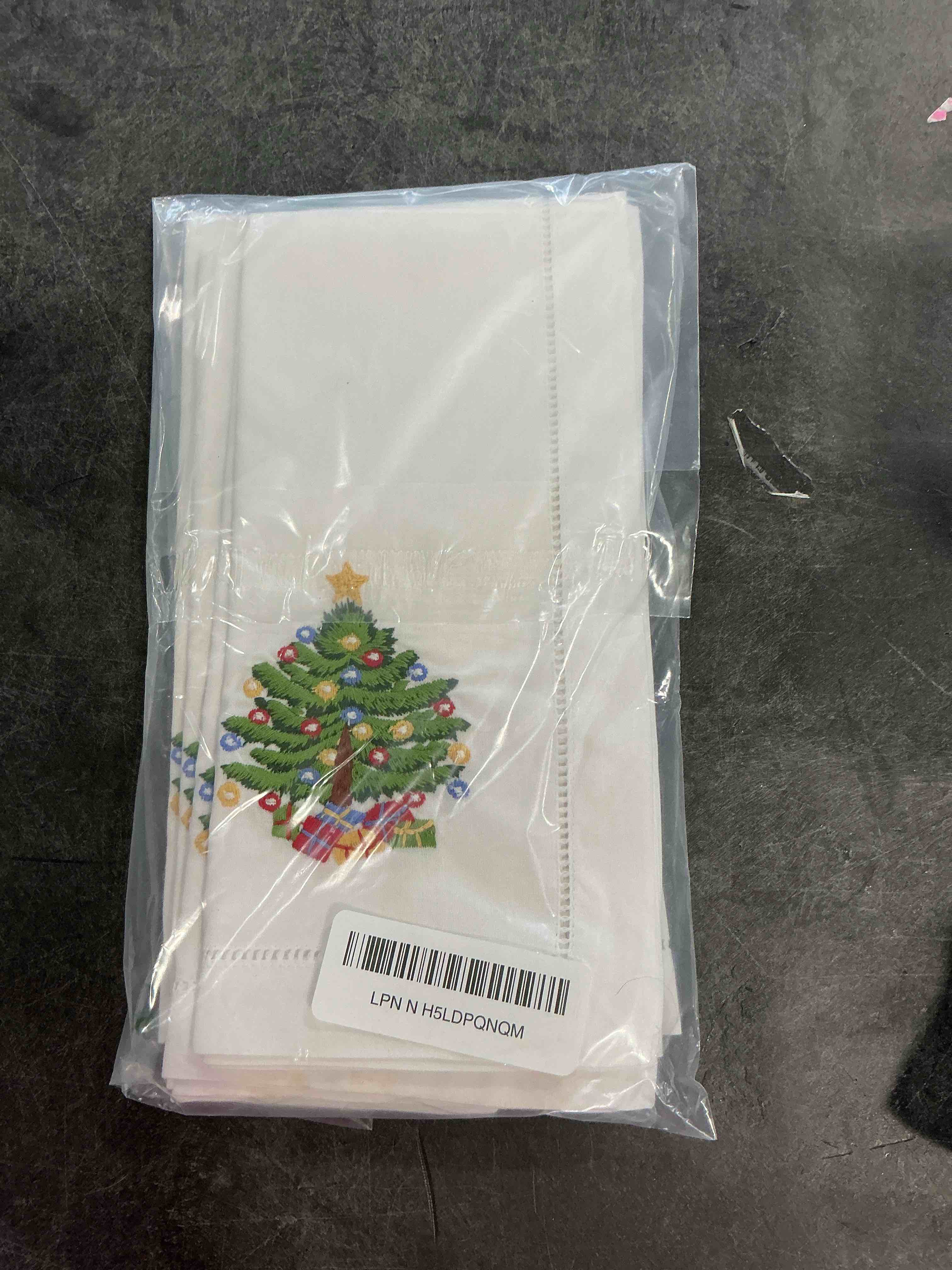 HCRAFT Embroidered Cotton Table Napkin, Cloth Napkins Set of 4 18"x18" Christmas Tree Napkin Square Fabric, Dining Room, Napkins Cloth Machine Washable, Christmas Napkins, Great Present Ideas