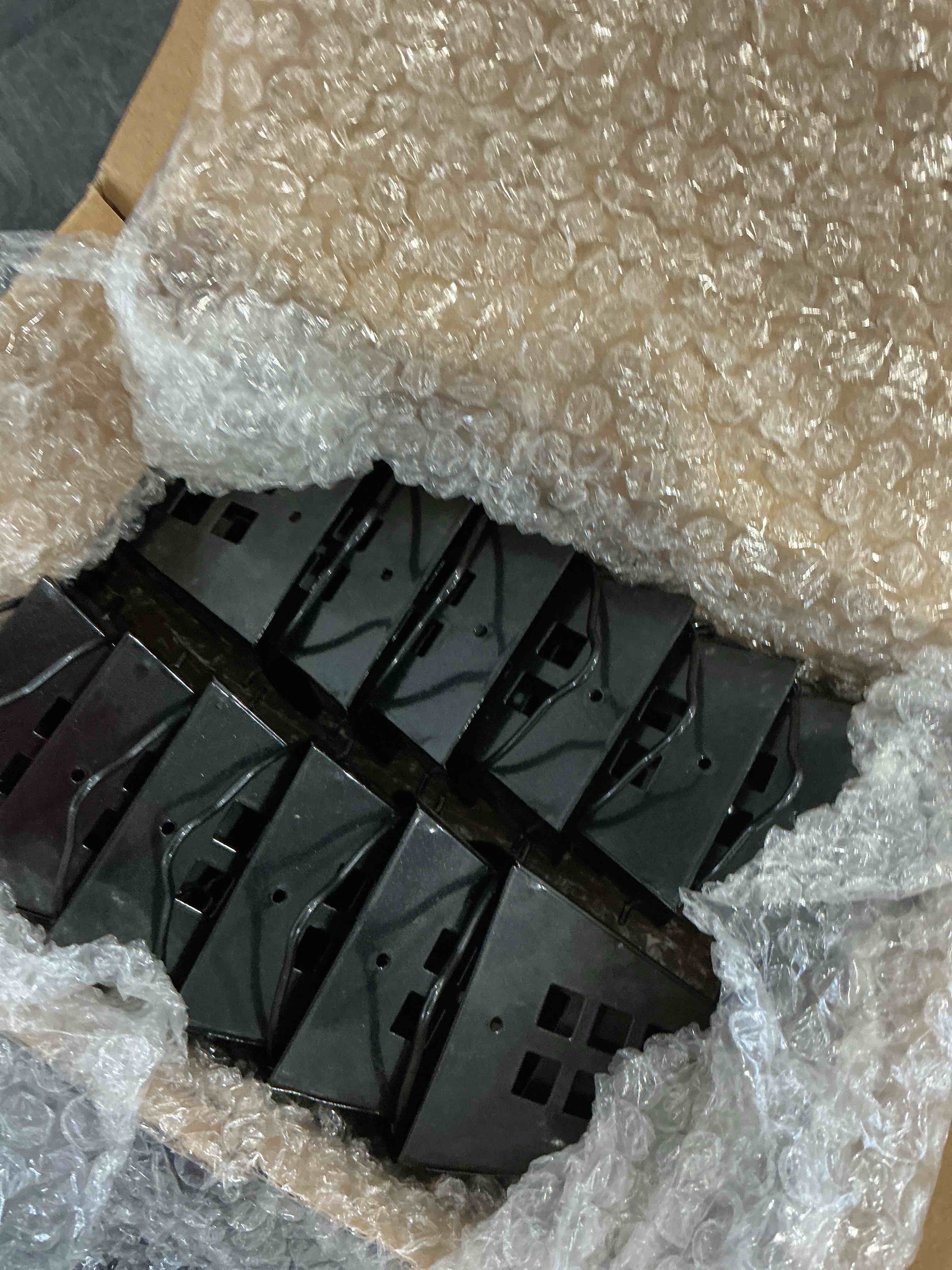 Qipade Square Rain Chain, 10 Ft Black Rain Gutter Chains with 12 Cups, Adjustable Rain Catcher Chain