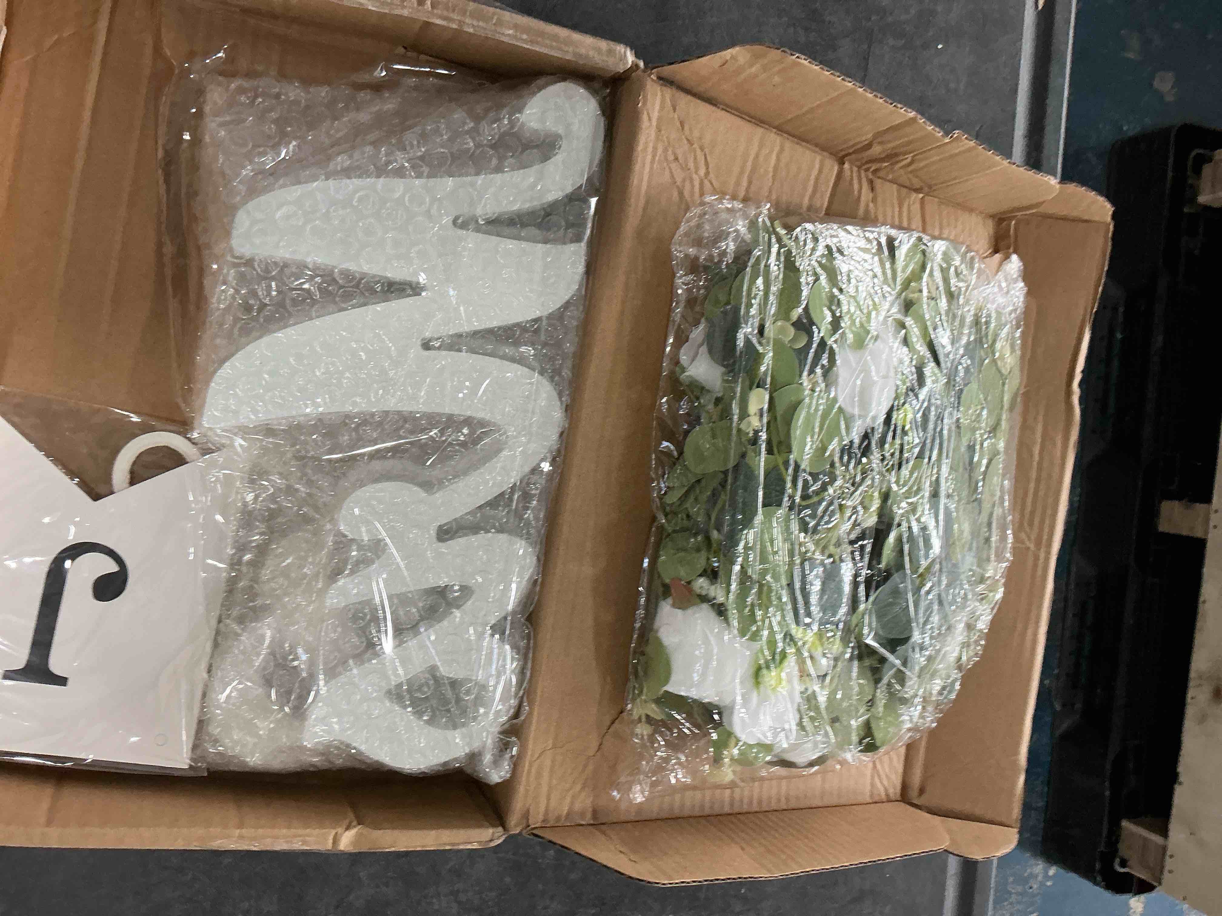 5pcs Large White Mr & Mrs Sign for Wedding Table Decor Include 5.91FT Artificial Flowers Garland and