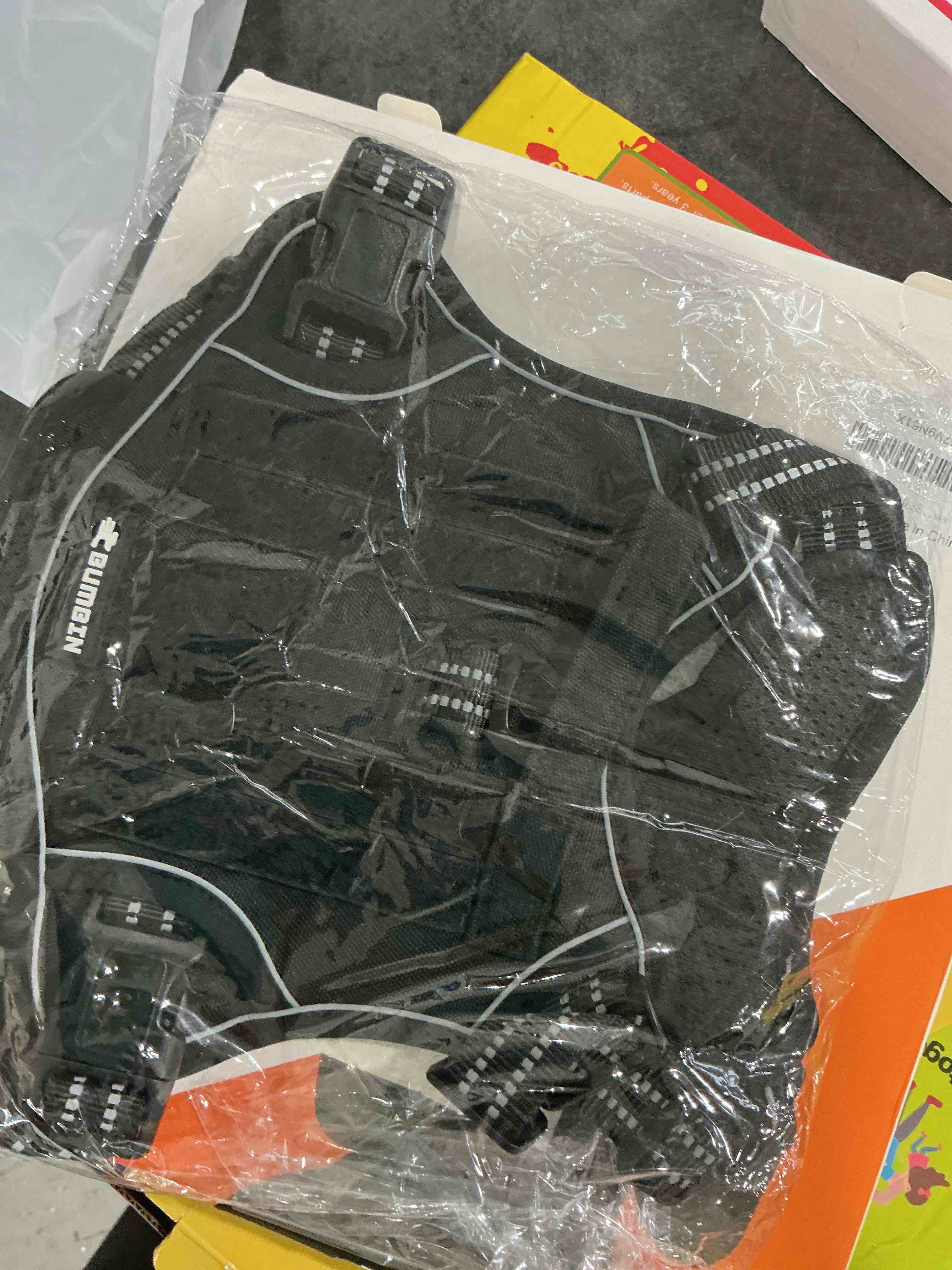 BUMBIN Tactical Dog Harness for Medium Dogs No Pull, Famous TIK Tok No Pull Dog Harness, Fit Smart Reflective Pet Walking Harness for Training, Adjustable Dog Vest Harness with Handle Black M