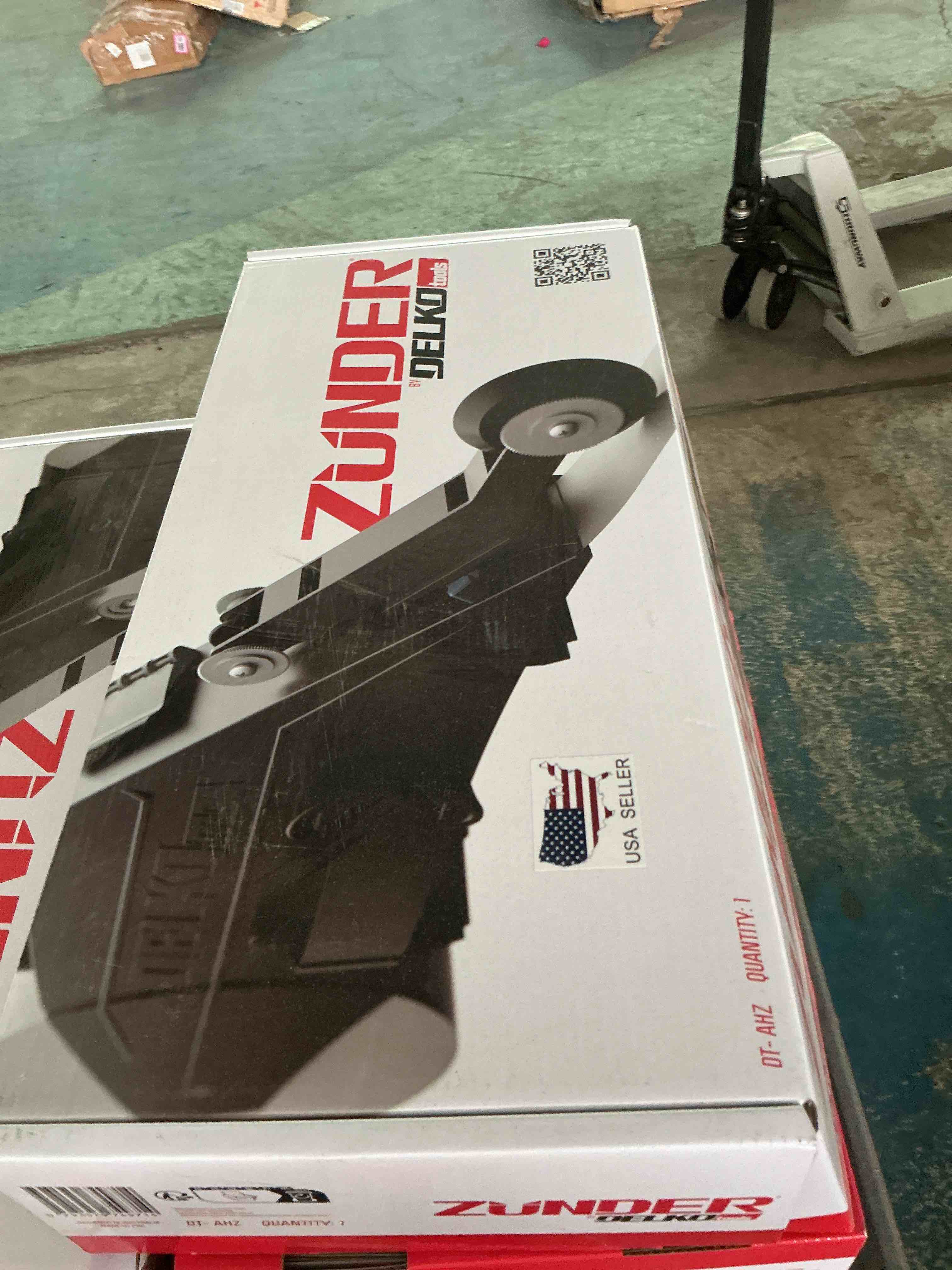Condition photo showing New/Like New for delko zunder drywall banjo taping tool with reversible inside corner roller wheel - dual right/left hand operation