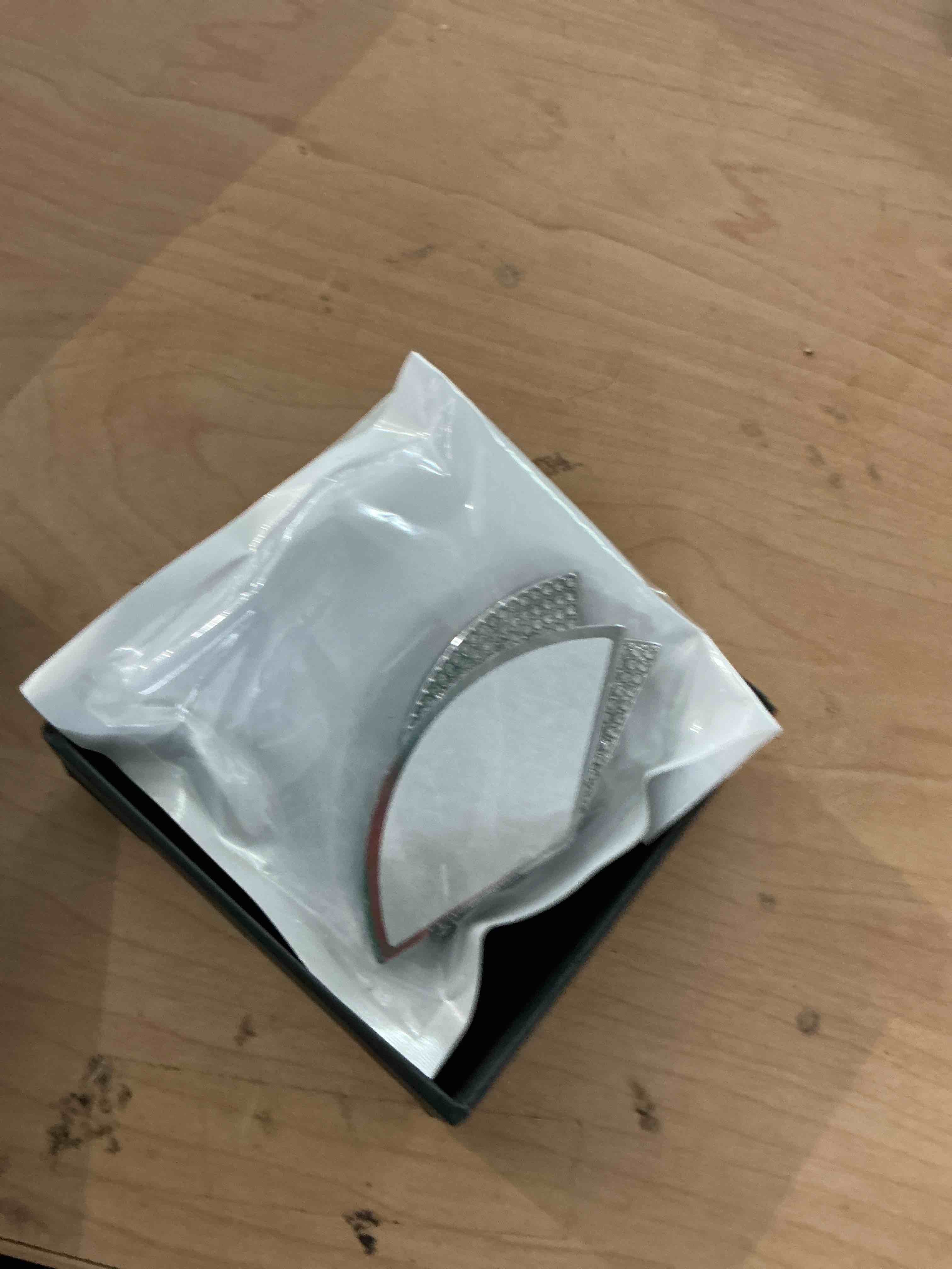 Condition photo showing New/Like New for 3d epoxy resin sticker, compatible with bmw emblem,silver black carbon fiber stickers, a set of 7 pieces for the entire vehicle