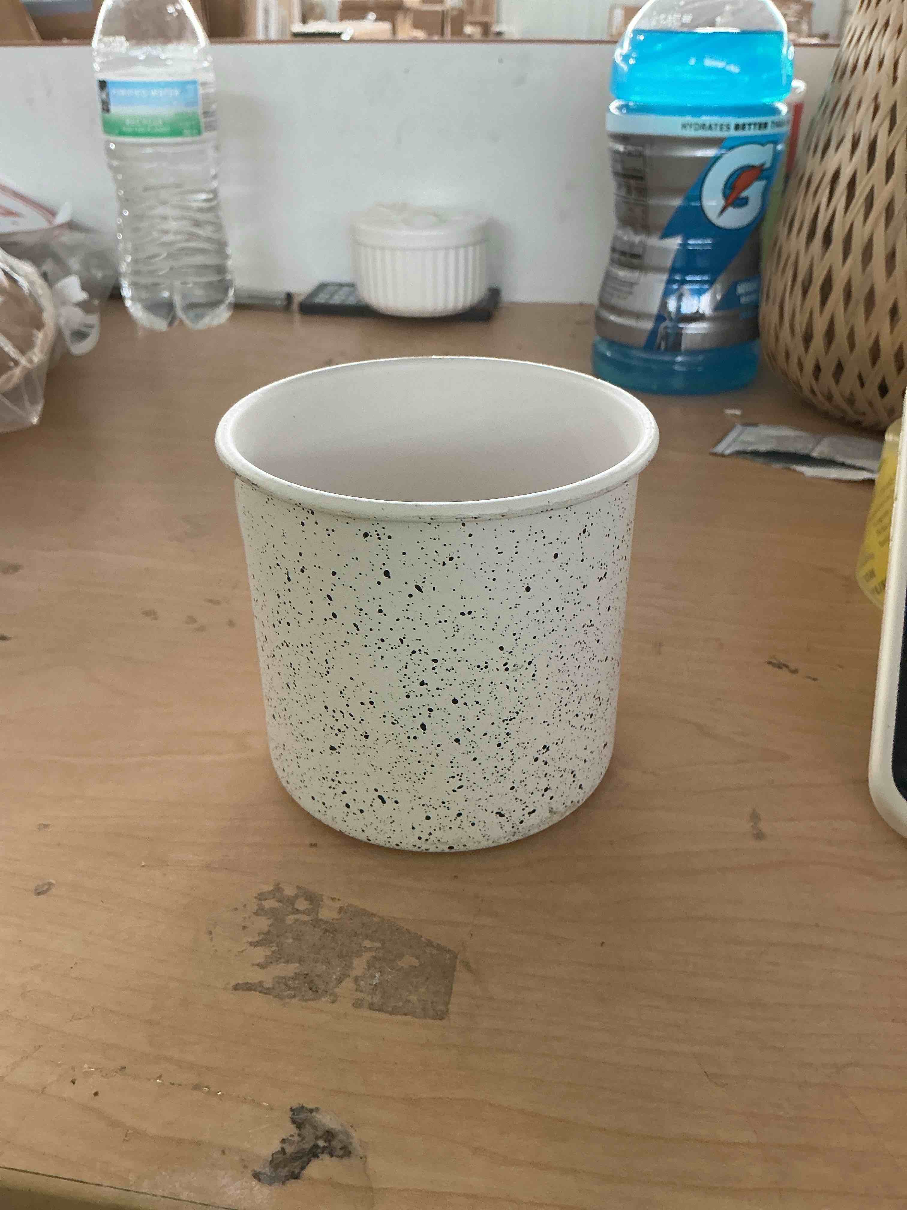 Condition photo showing Good Condition for lot of 1 ankyo metal coffee mug white splatter print, capacity 17.6 floz,