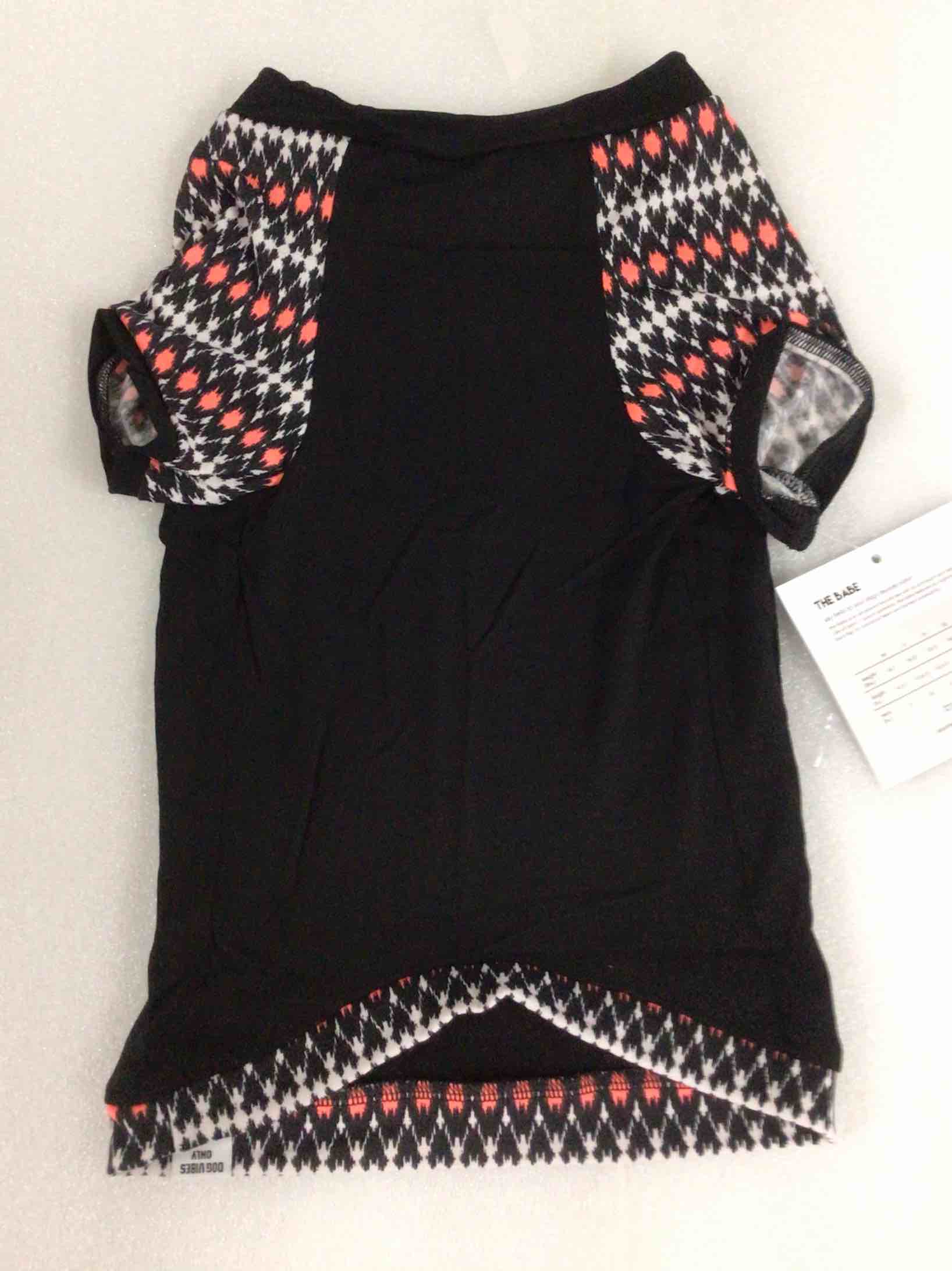 Penn & Pooch The Classic Babe DogT-Shirt Coral Kat- Black , Small.
