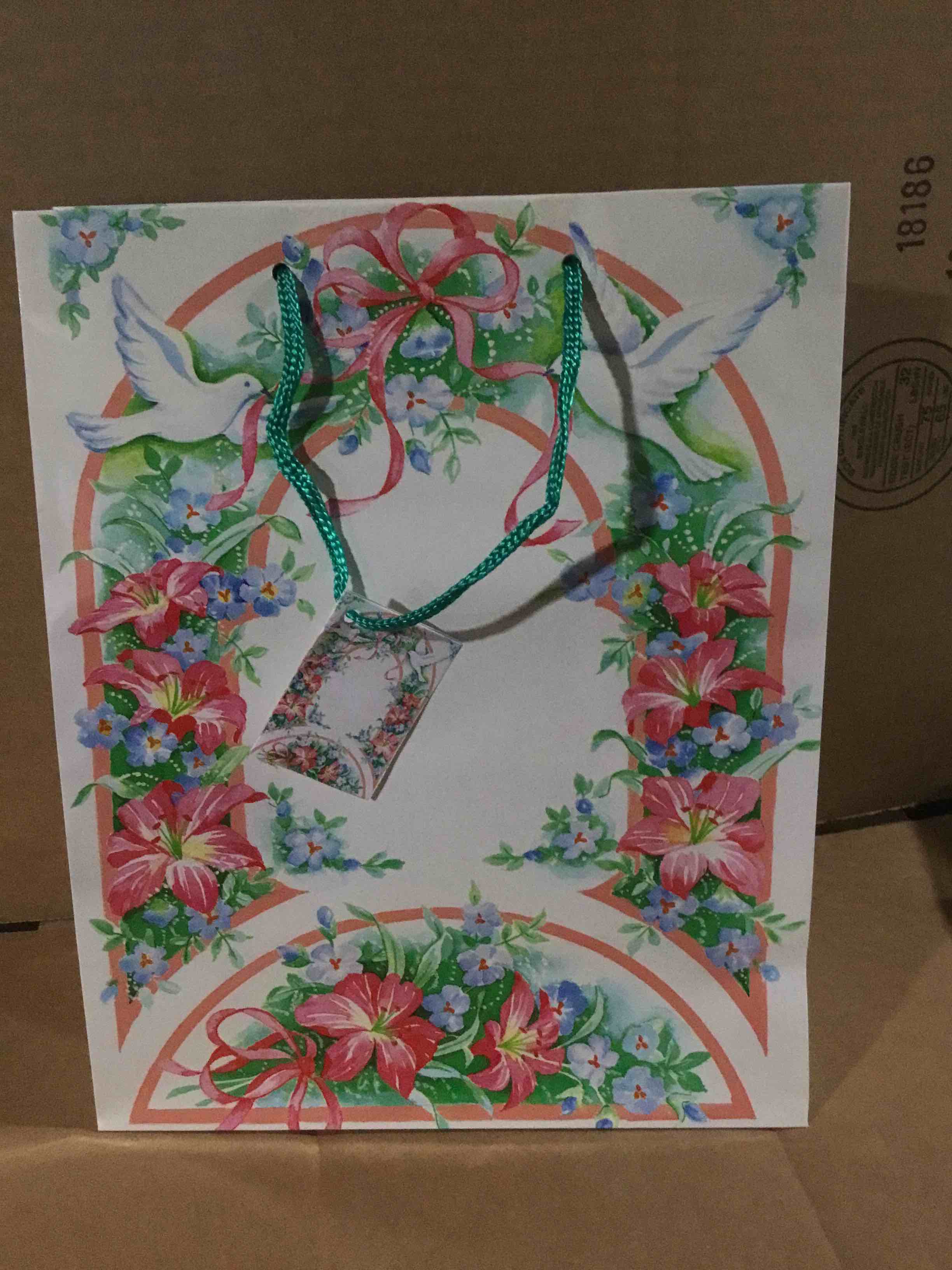 Box of 108 Gift Bags with pigeon and flower print 