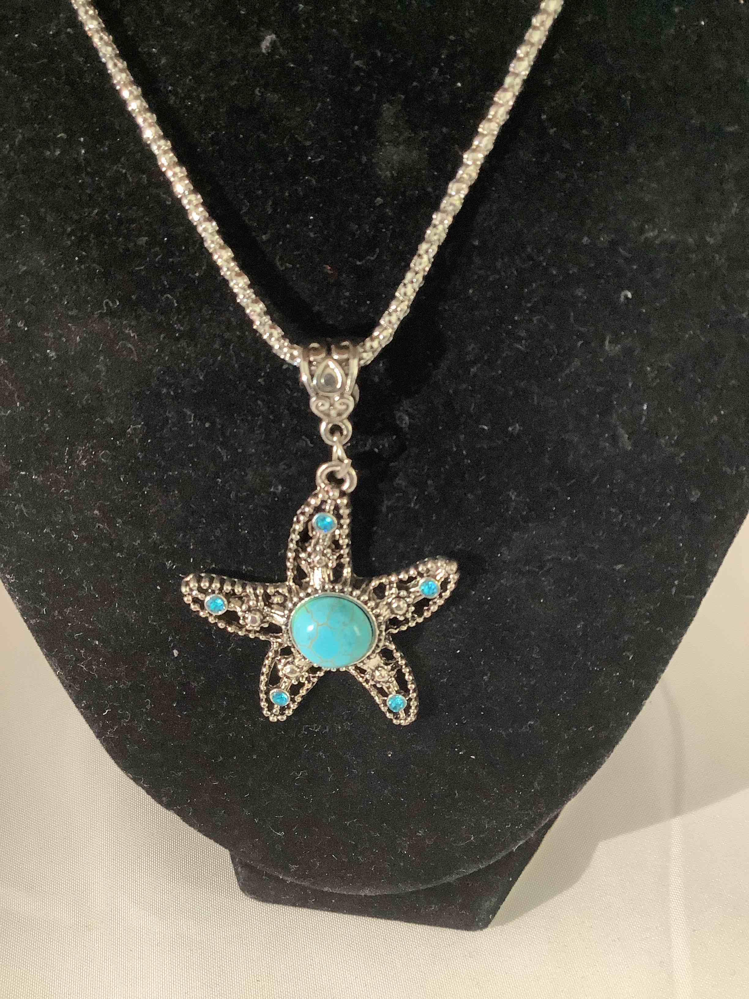 Condition photo showing New/Like New for turquoise necklace