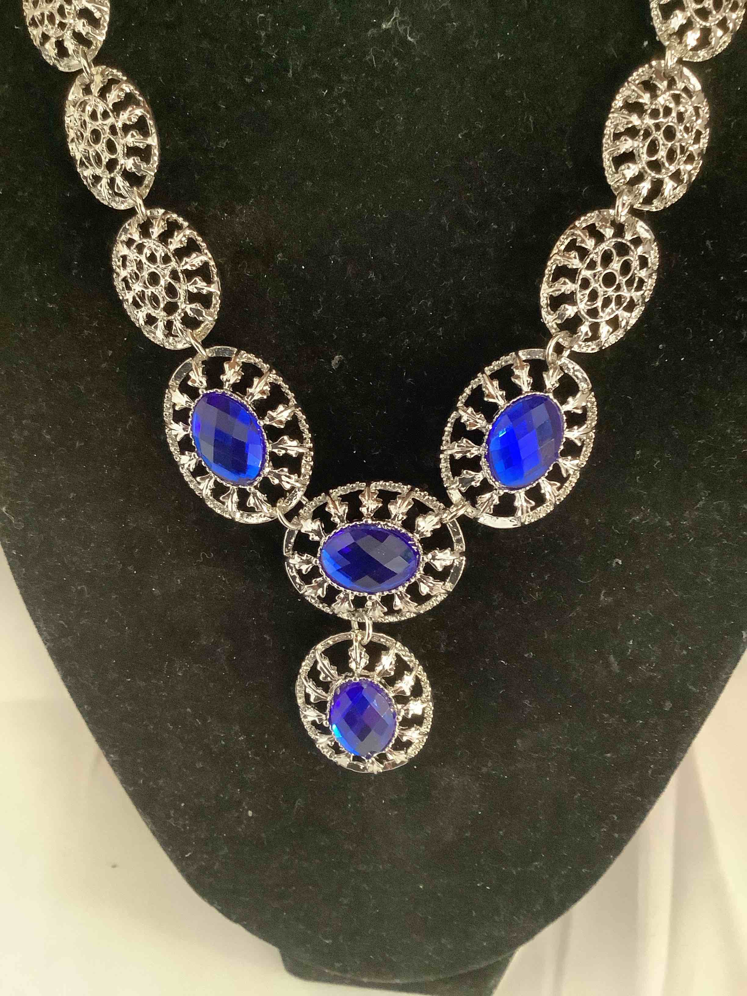 Condition photo showing New/Like New for sapphire necklace