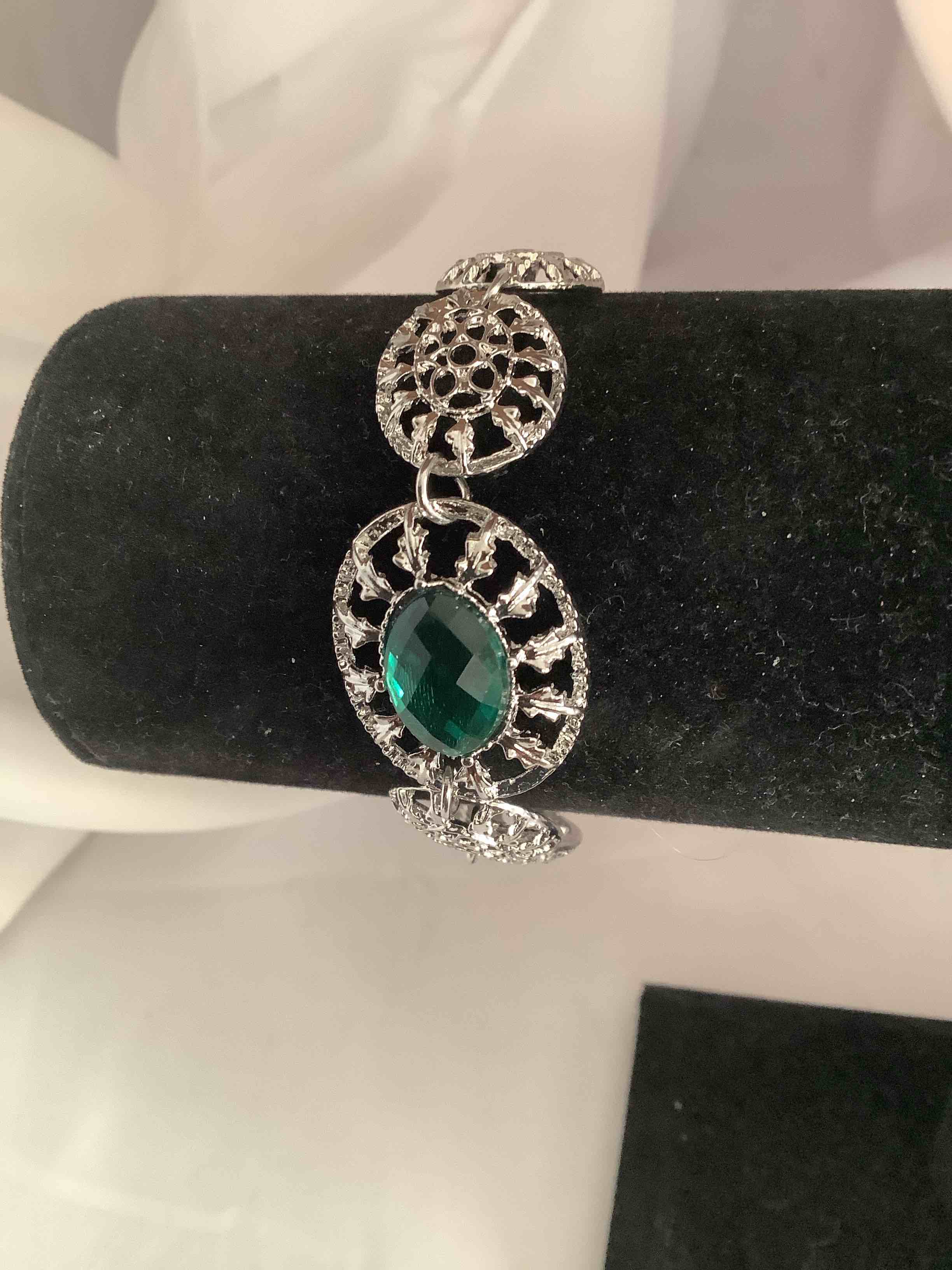 Condition photo showing New/Like New for emerald bracelet
