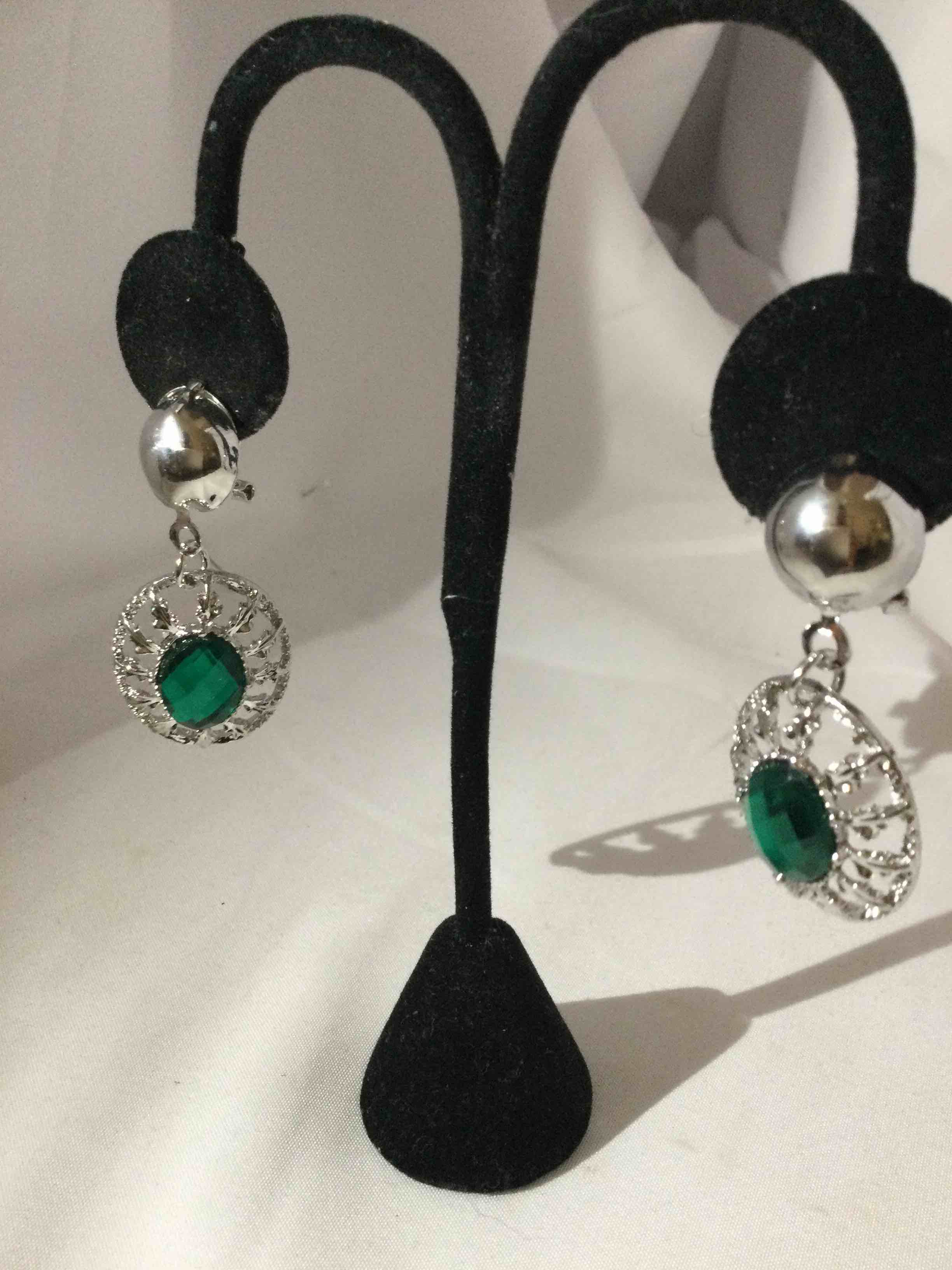 Condition photo showing New/Like New for emerald topaz earrings