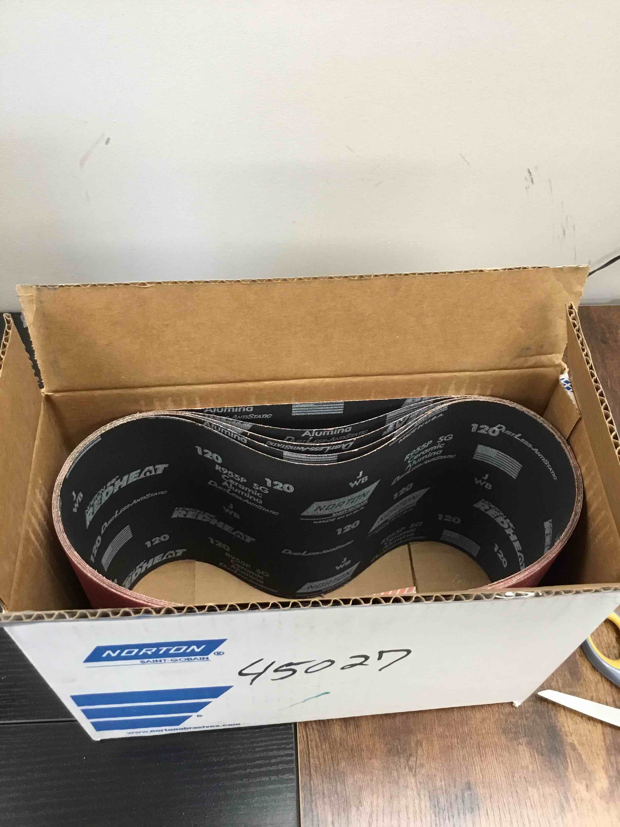 https://s3.amazonaws.com/lotting-images-prod/Red-Heat-Sanding-Belts_1775238821266.jpeg