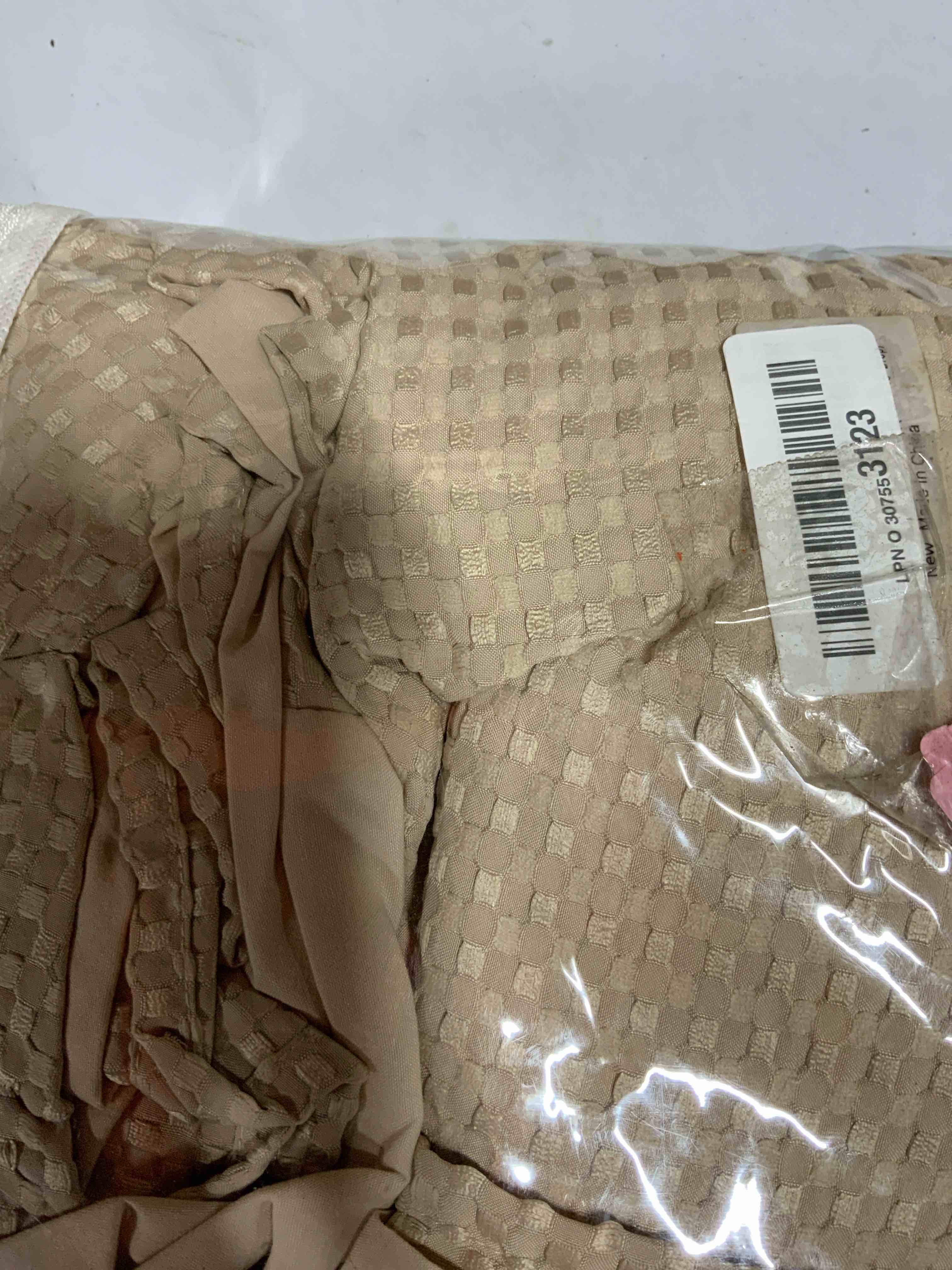 https://s3.amazonaws.com/lotting-images-prod/RustDustWanderlust/BRN2064254_1755100396340.jpeg