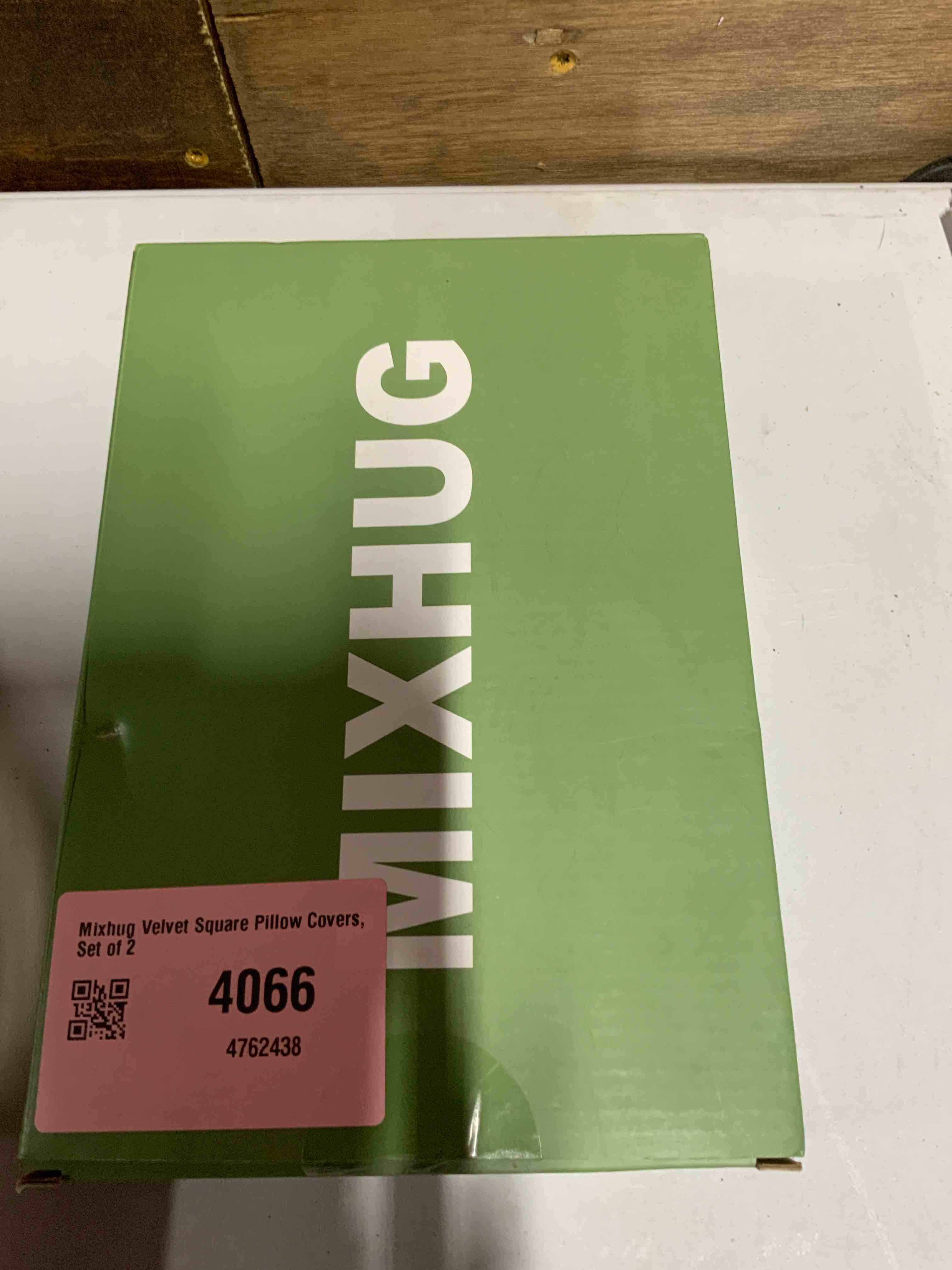 https://s3.amazonaws.com/lotting-images-prod/RustDustWanderlust/BRN2064293_1755104183236.jpeg