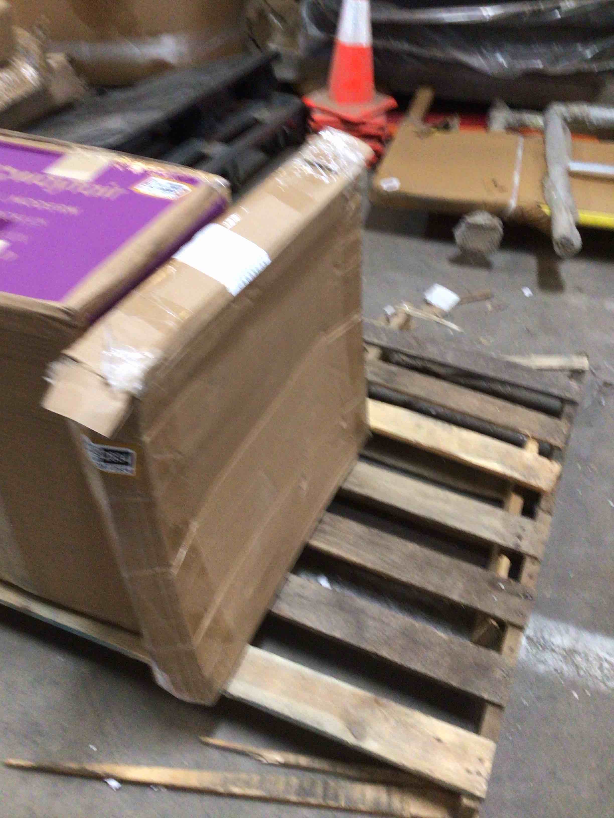 https://s3.amazonaws.com/lotting-images-prod/RustDustWanderlust/BRN2072834_1758036008836.jpeg