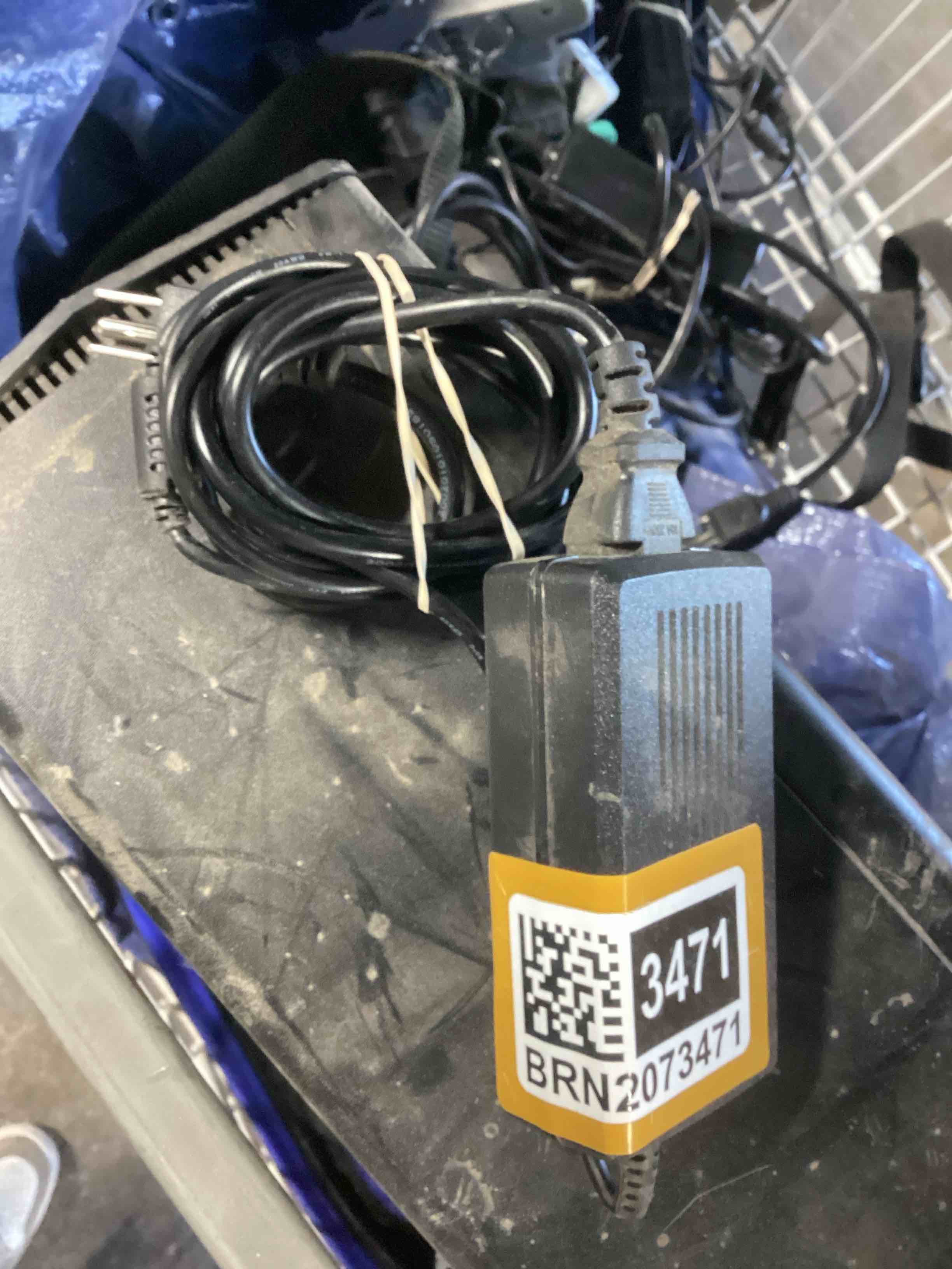 Condition photo showing Good Condition for alitov ac/dc adapter 