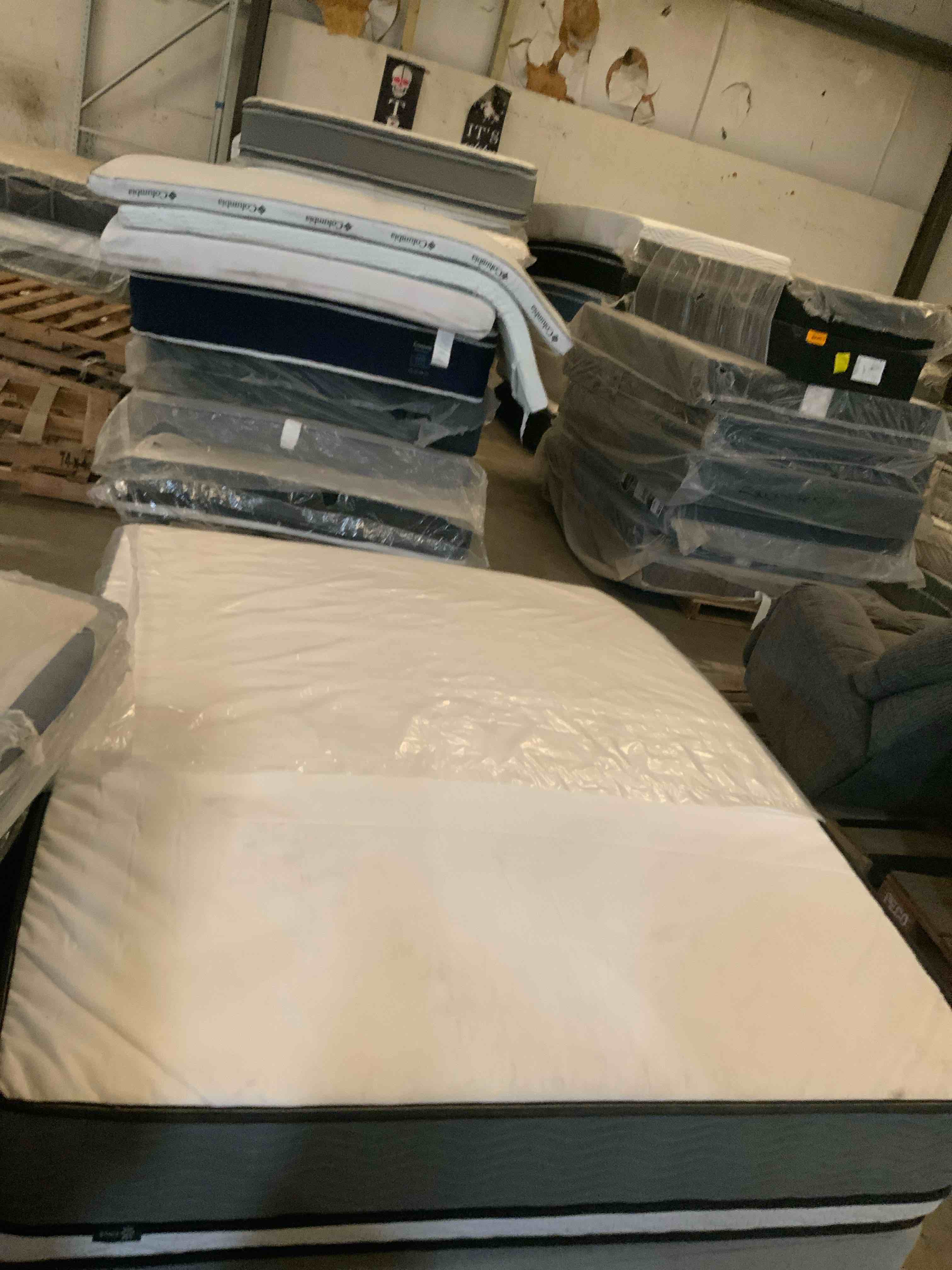 Zinus Queen size mattress 