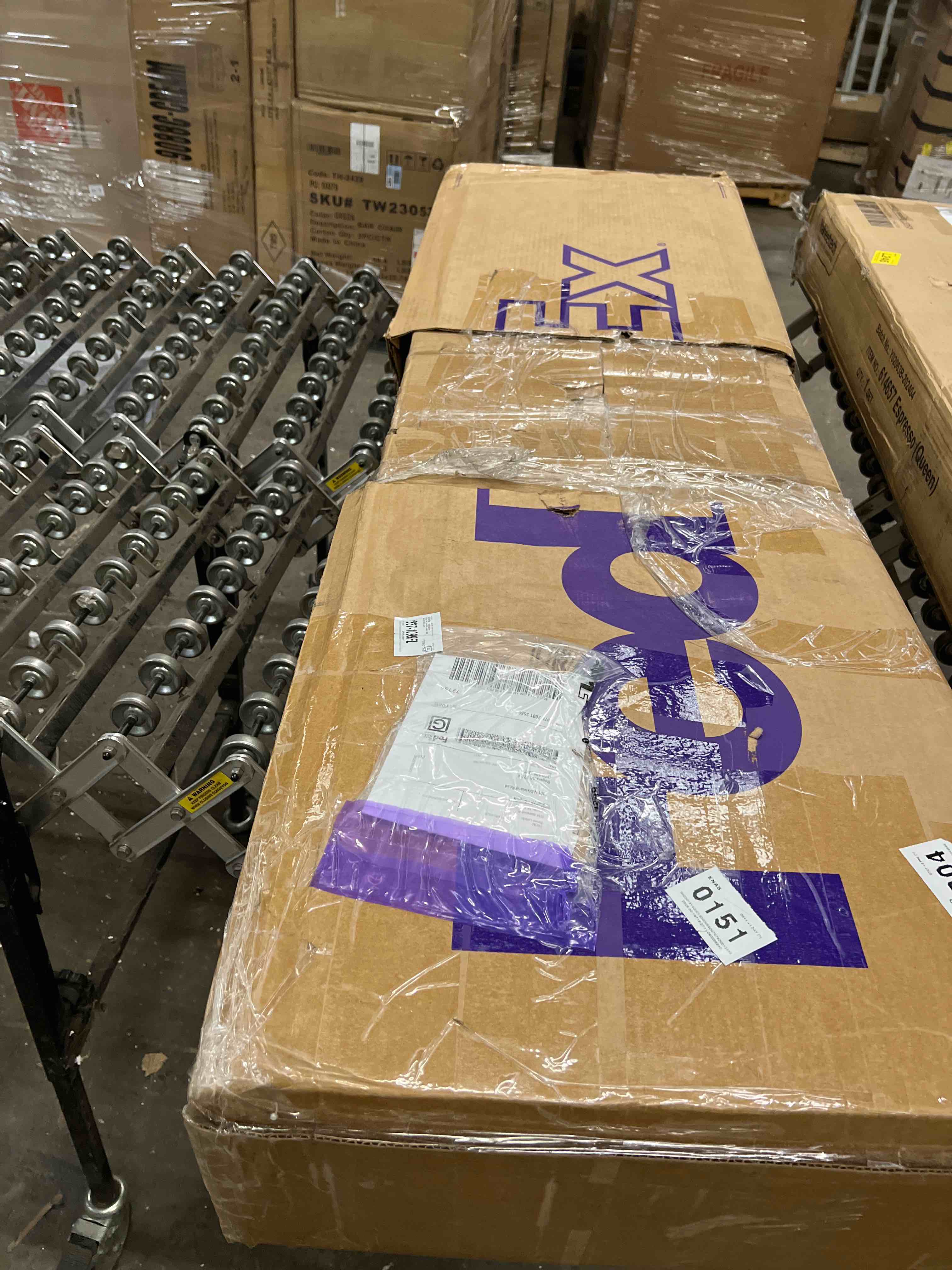 Condition photo showing Good Condition for Hall Tree 59'' Wide With Bench