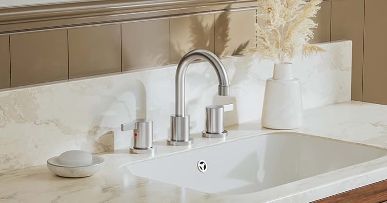 Widespread Bathroom Faucet with Drain Assembly