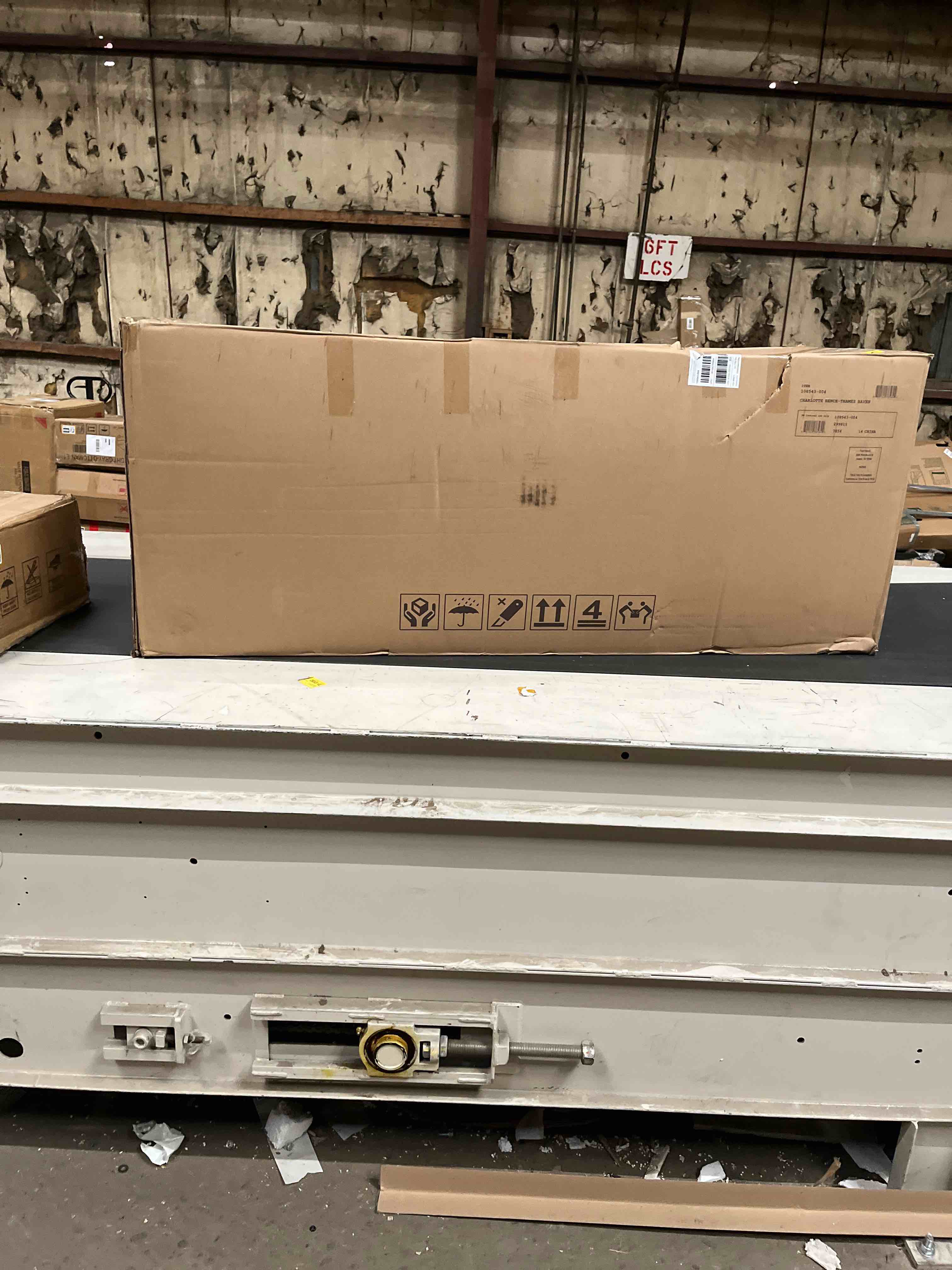 Condition photo showing Good Condition for Charlotte Bench