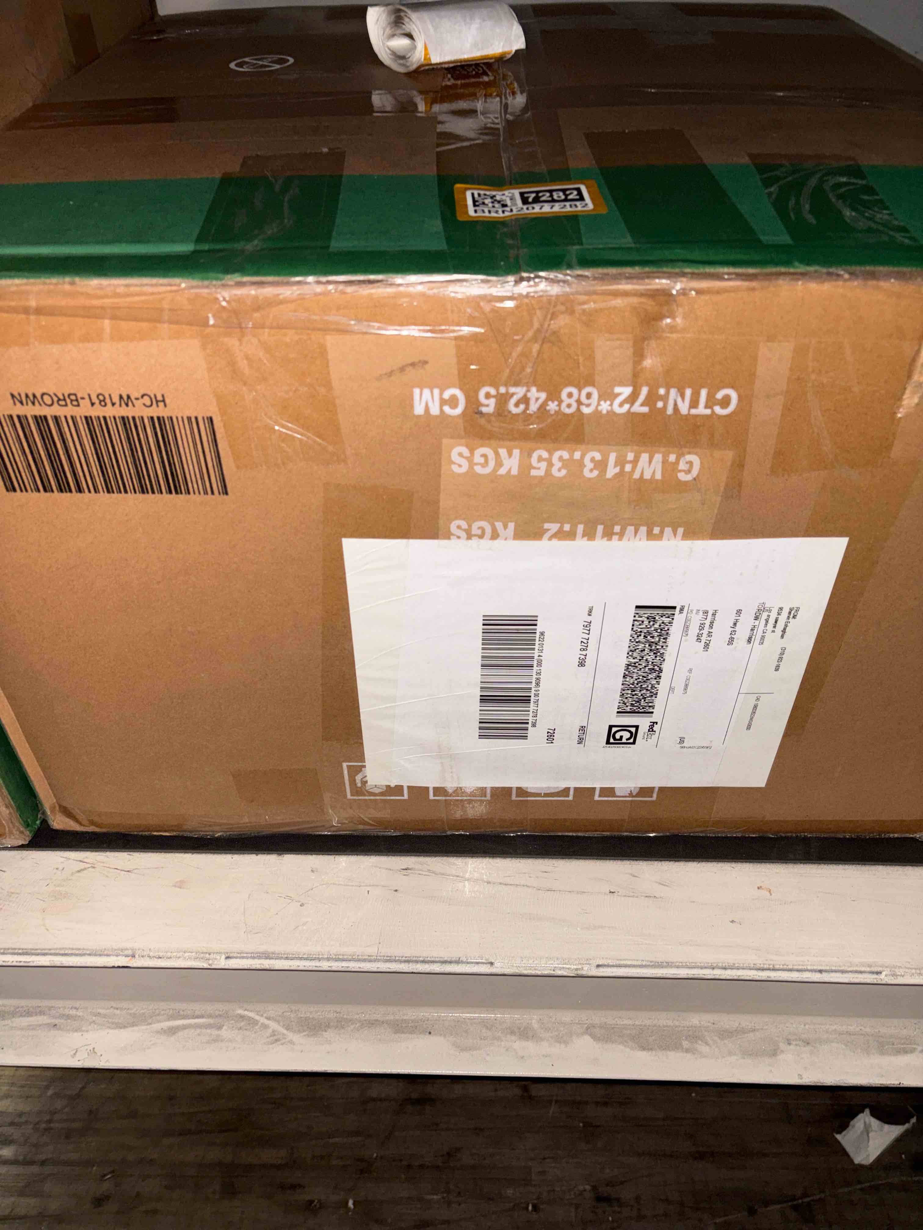 Modern Geometric Upholstered Accent Armchair With Curved Backrest