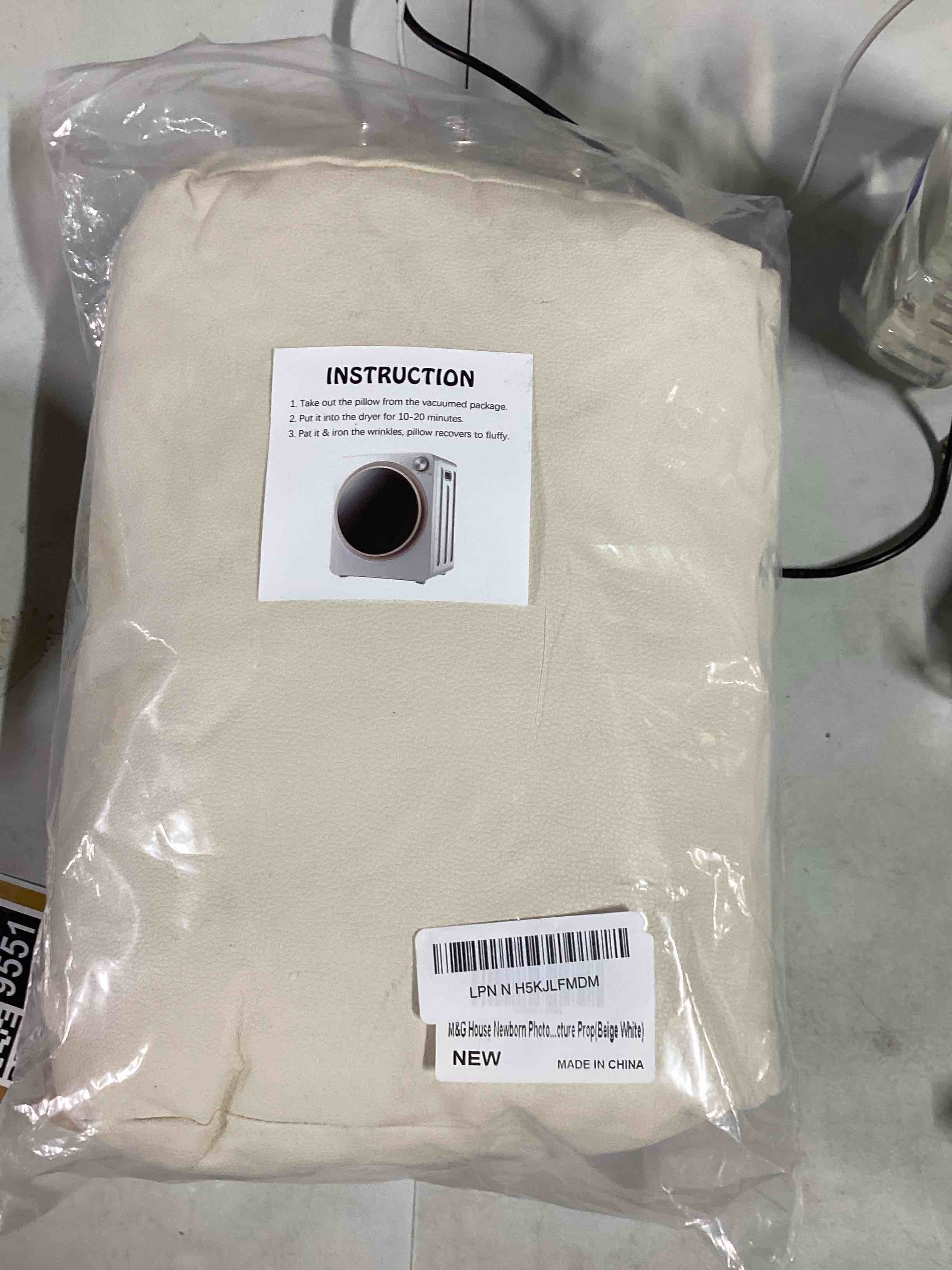 Condition photo showing Good Condition for M&G House Newborn Photography Props Mattress Pillow Photography Accessories Baby Photoshoot Props Bed Mattress Bed Mat(Beige White)