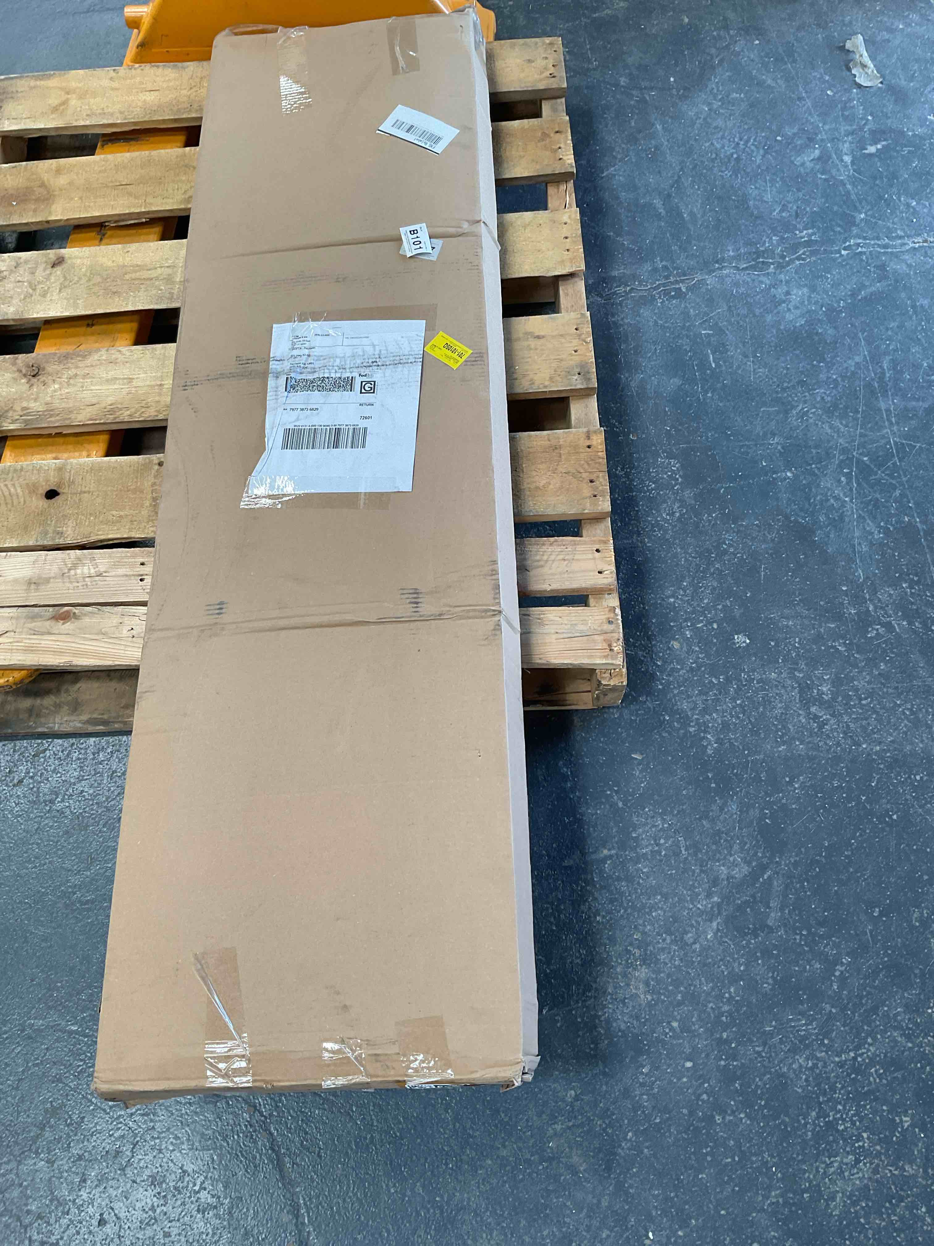 Condition photo showing Good Condition for (NOT COMPLETE )Ozro 47'' Desk