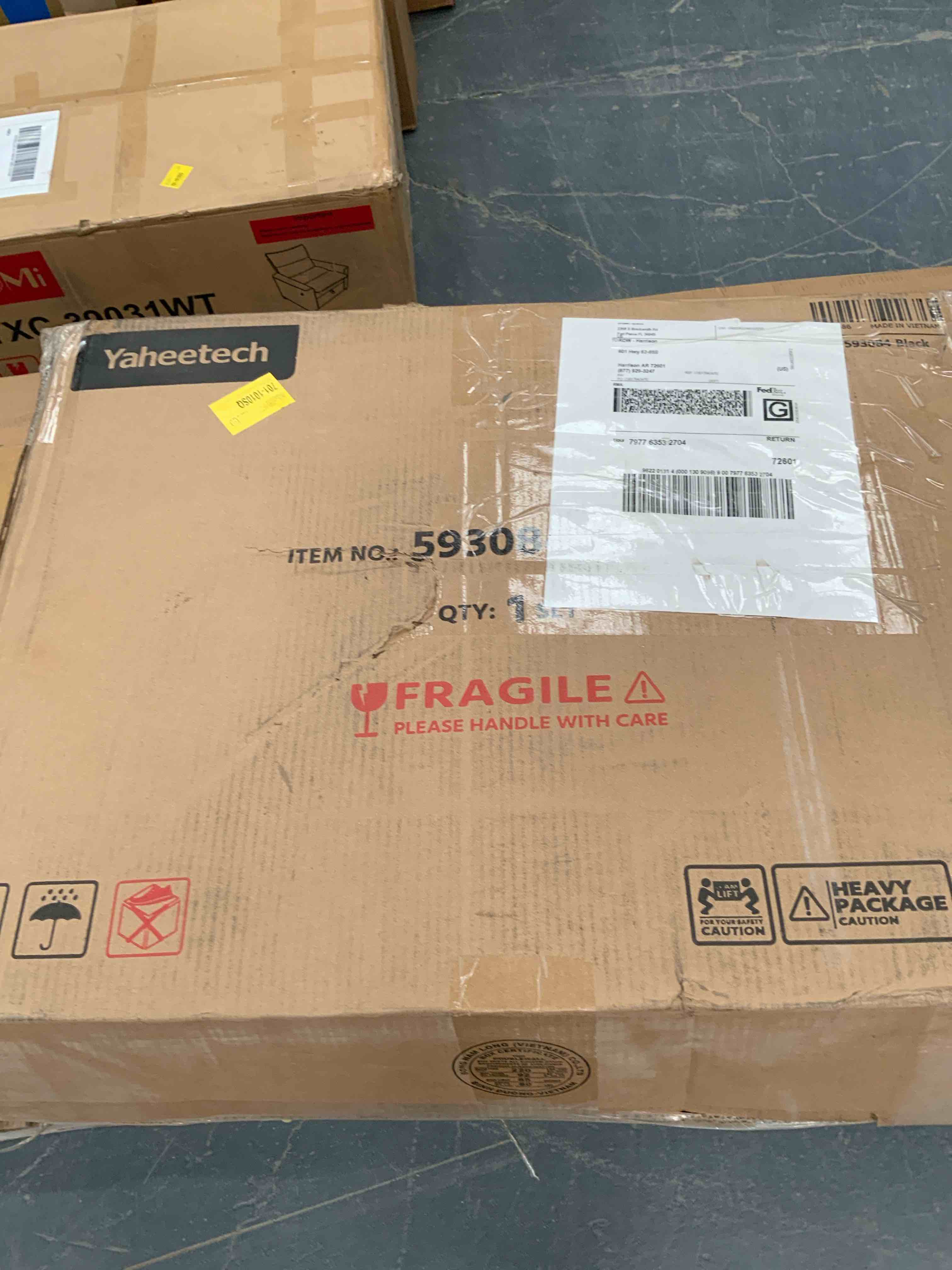 Condition photo showing Good Condition for Lucera Mid-Century Bobbin Wood 6-Drawer Dresser. has broken pieces.