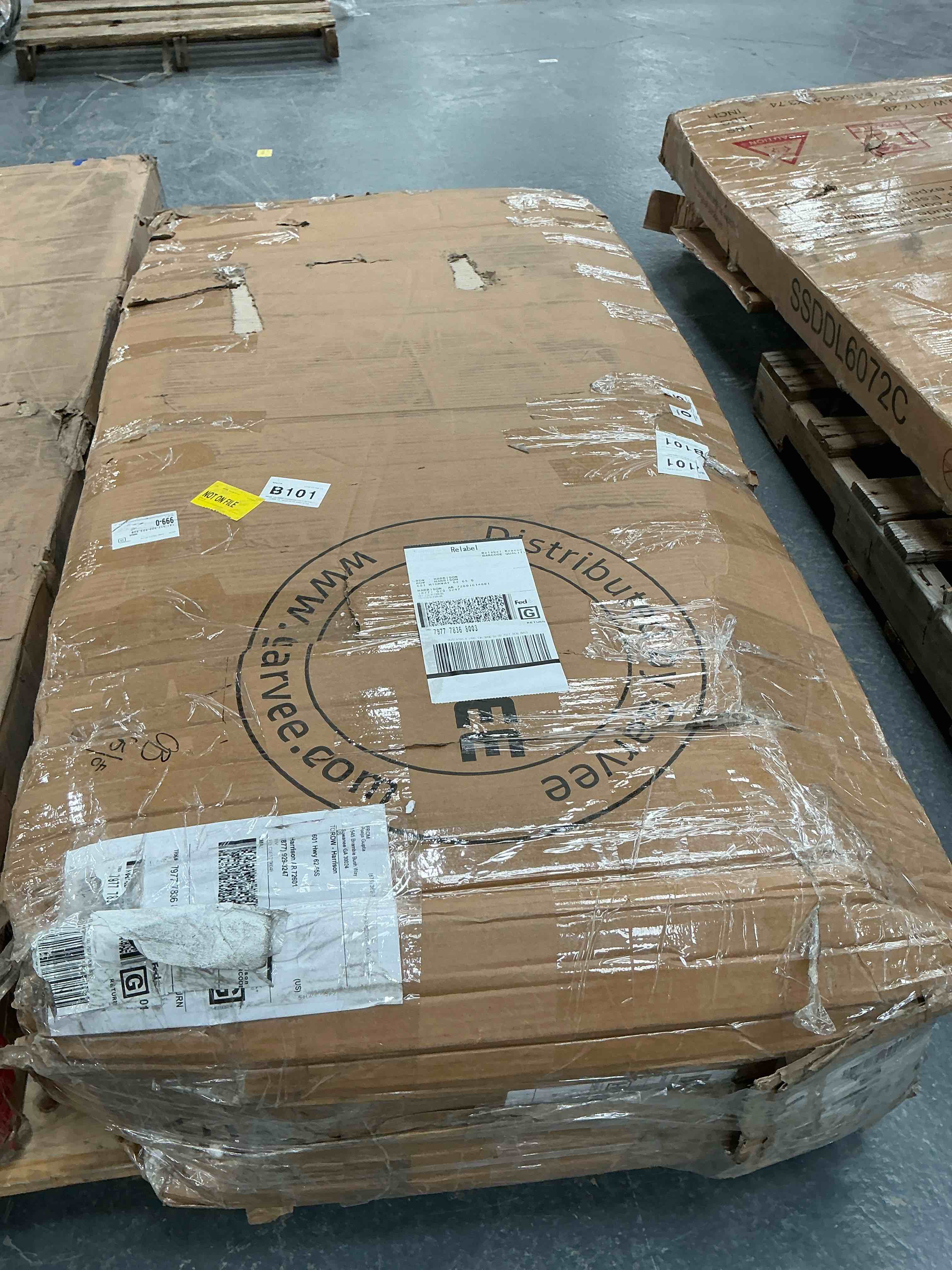 Condition photo showing Good Condition for Yesurprise 100 Cubic Feet Refrigerated Display Case - 26.5\u0027\u0027