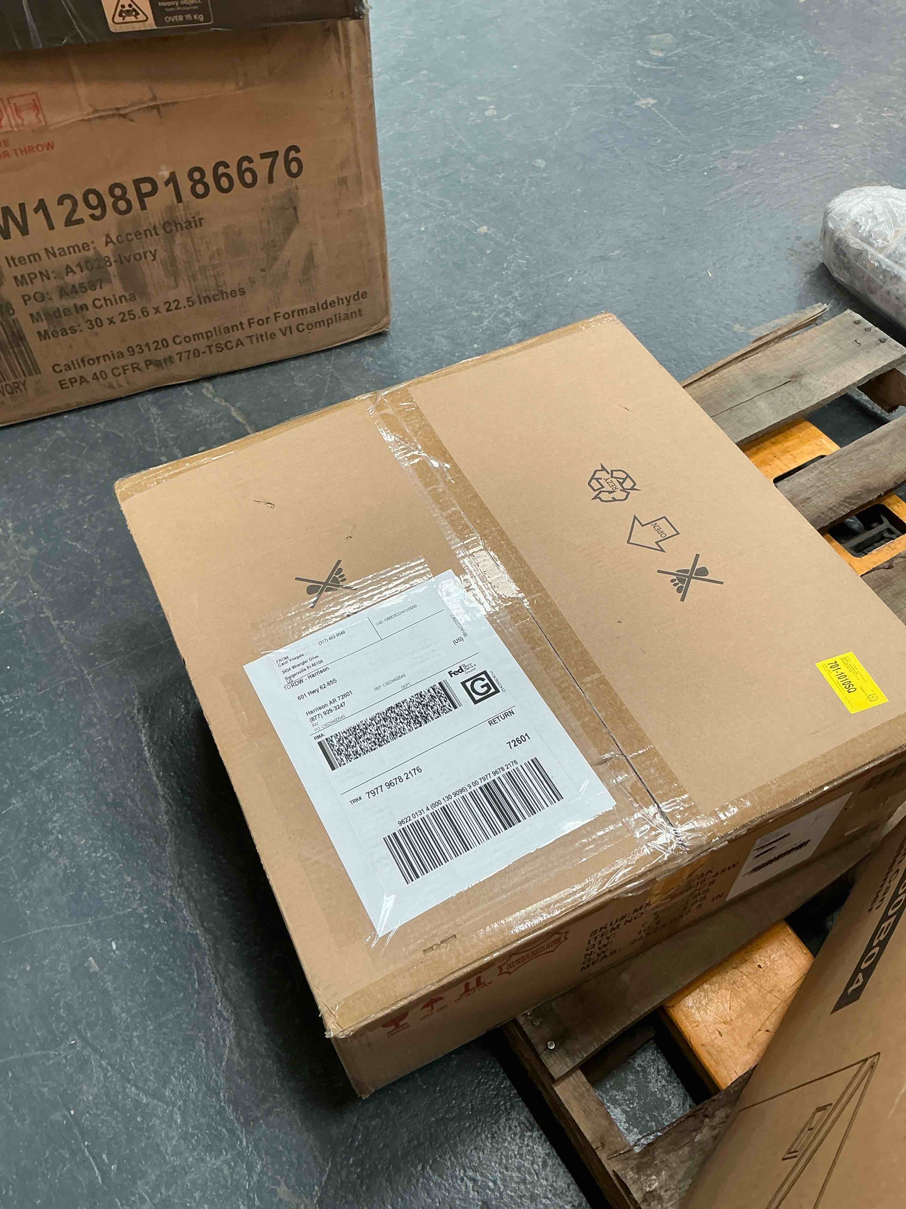 Condition photo showing Good Condition for Alliber 1-Light Modern Square/Rectangle LED Chandelier with Aluminum Frame