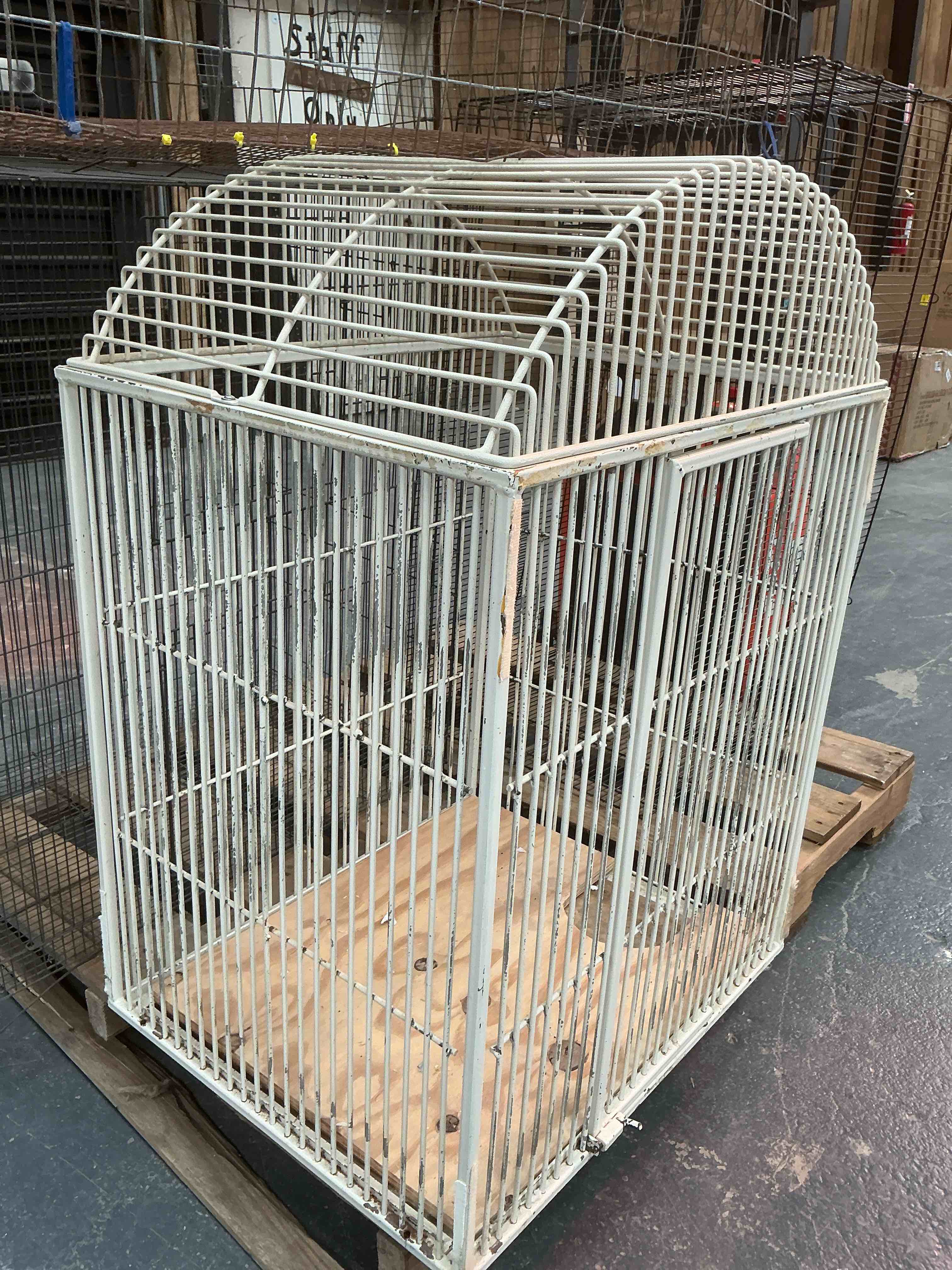 Condition photo showing Good Condition for White Metal Bird Cage