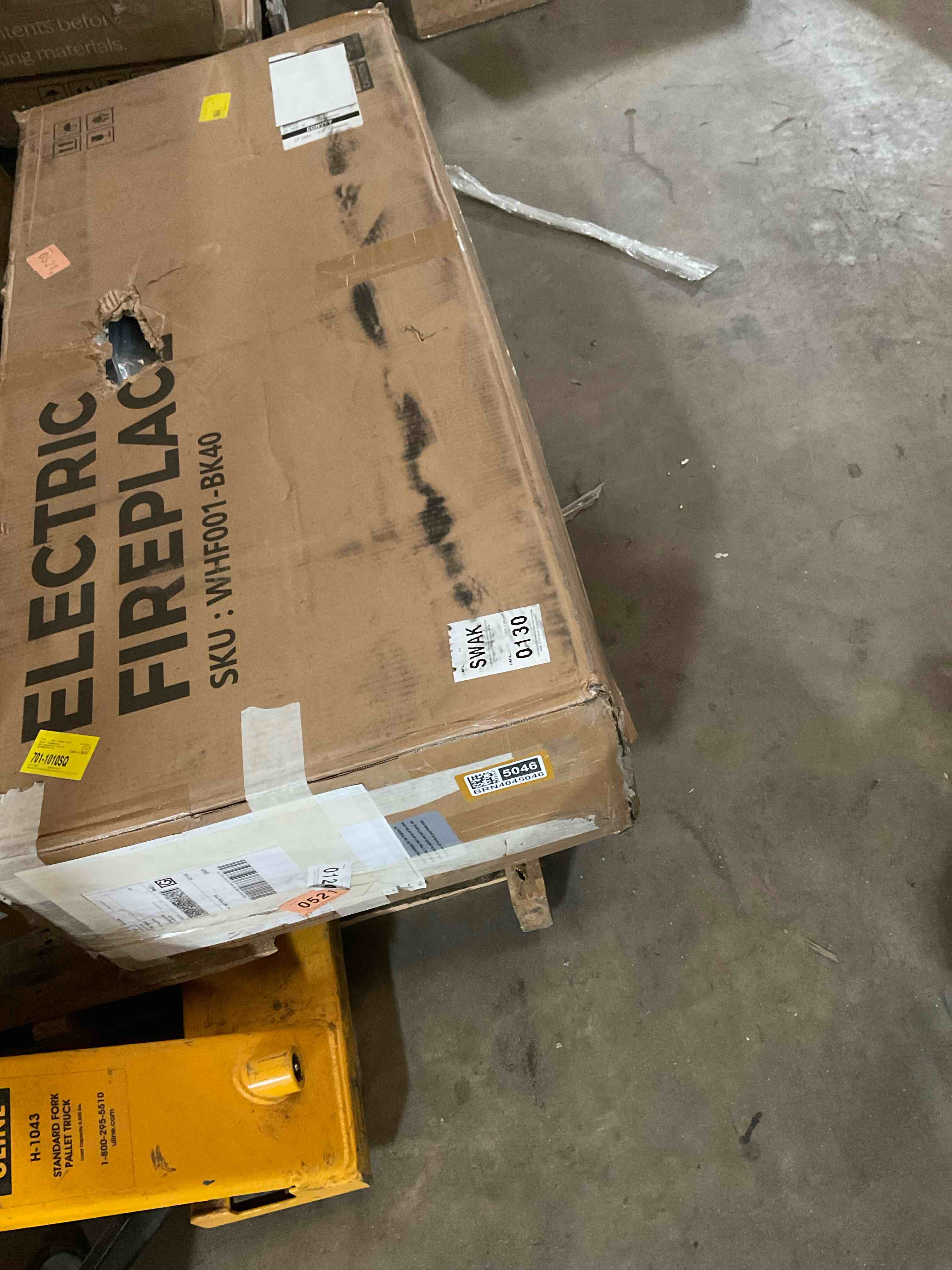 Condition photo showing Good Condition for 40-inch black electric fireplace