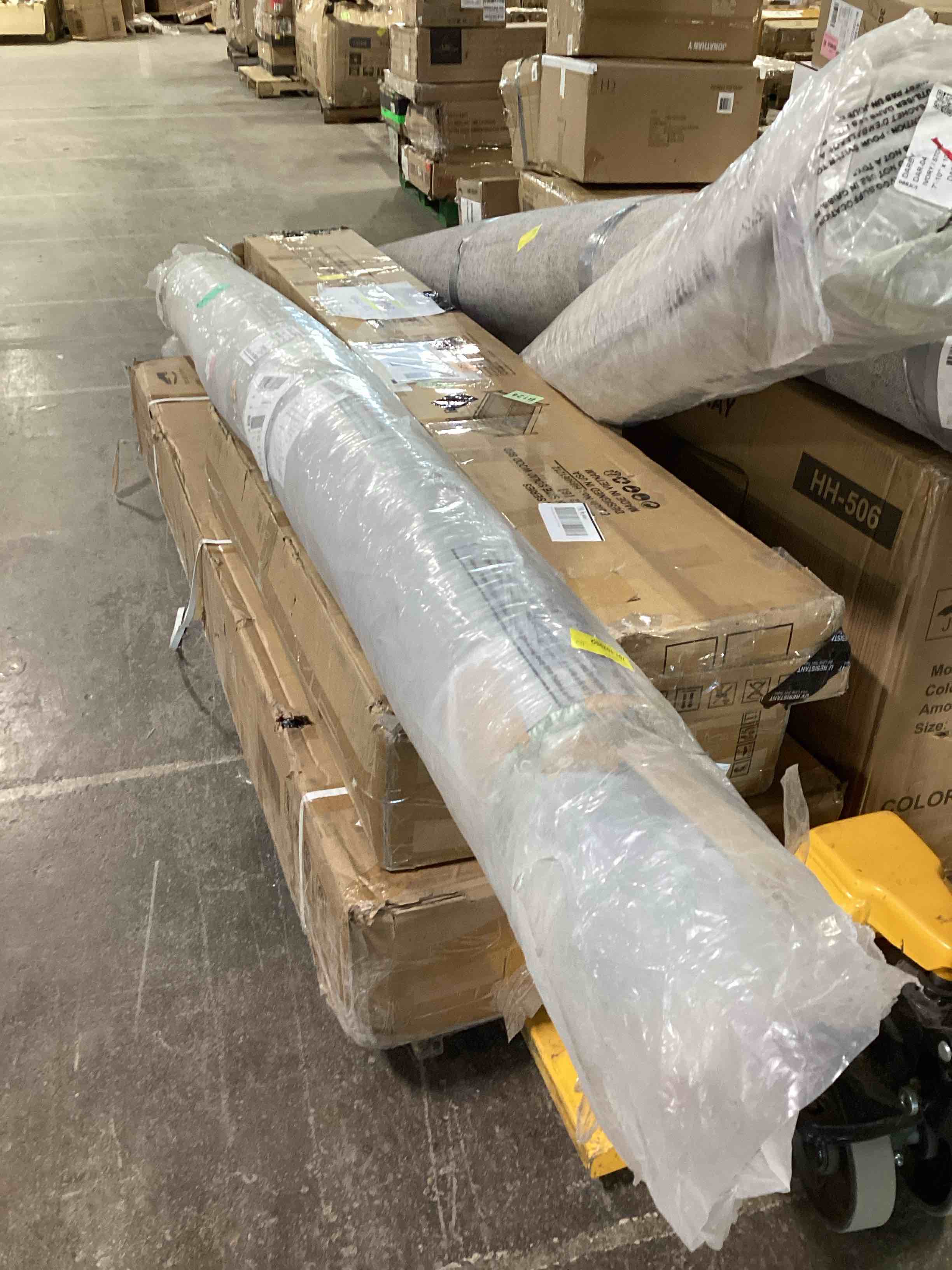 Condition photo showing Good Condition for Kadarion Hand Tufted 0.6 Viscose 0.4 Wool Abstract Rug