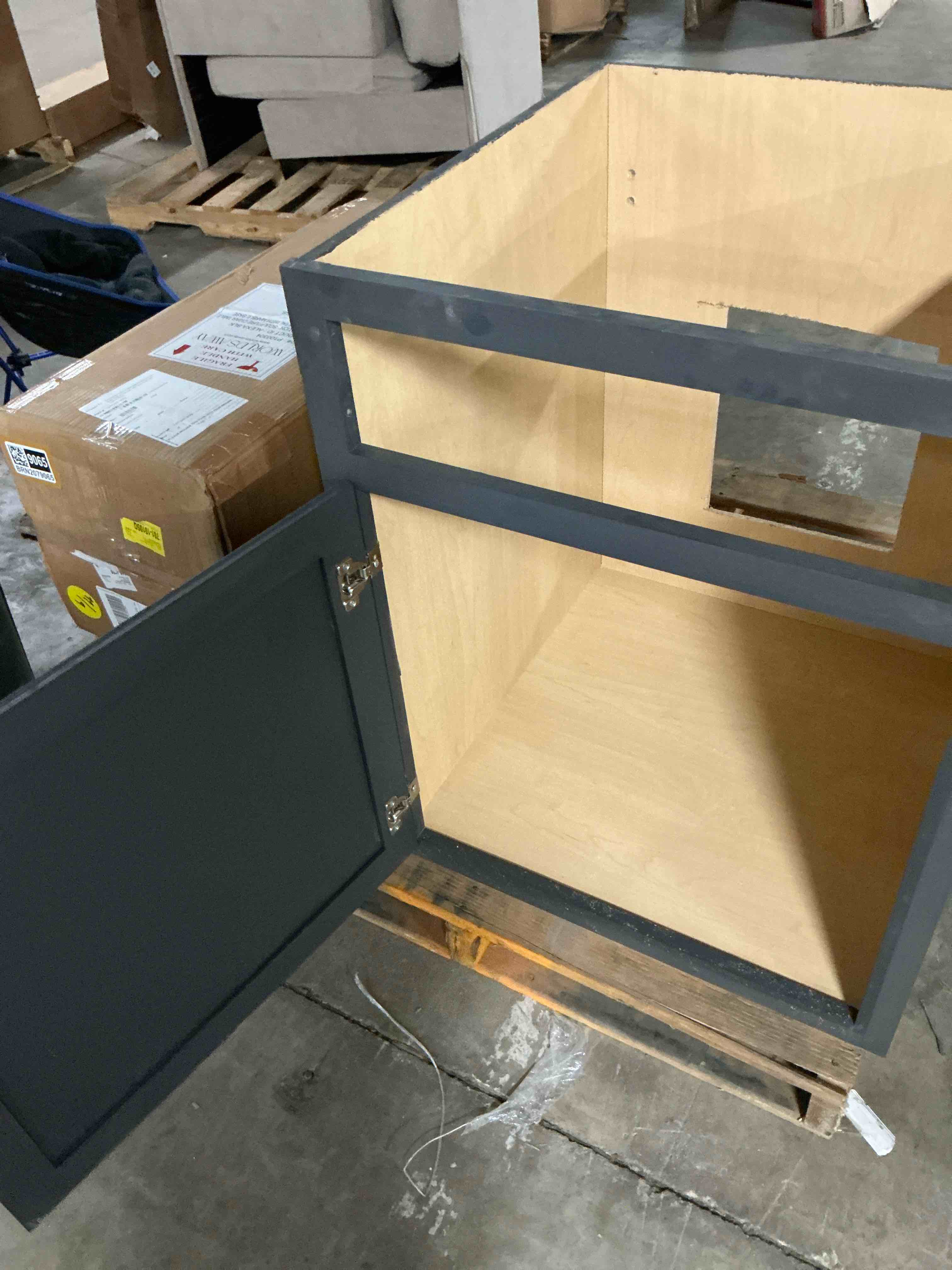 Condition photo showing Good Condition for Bathroom Cabinet 