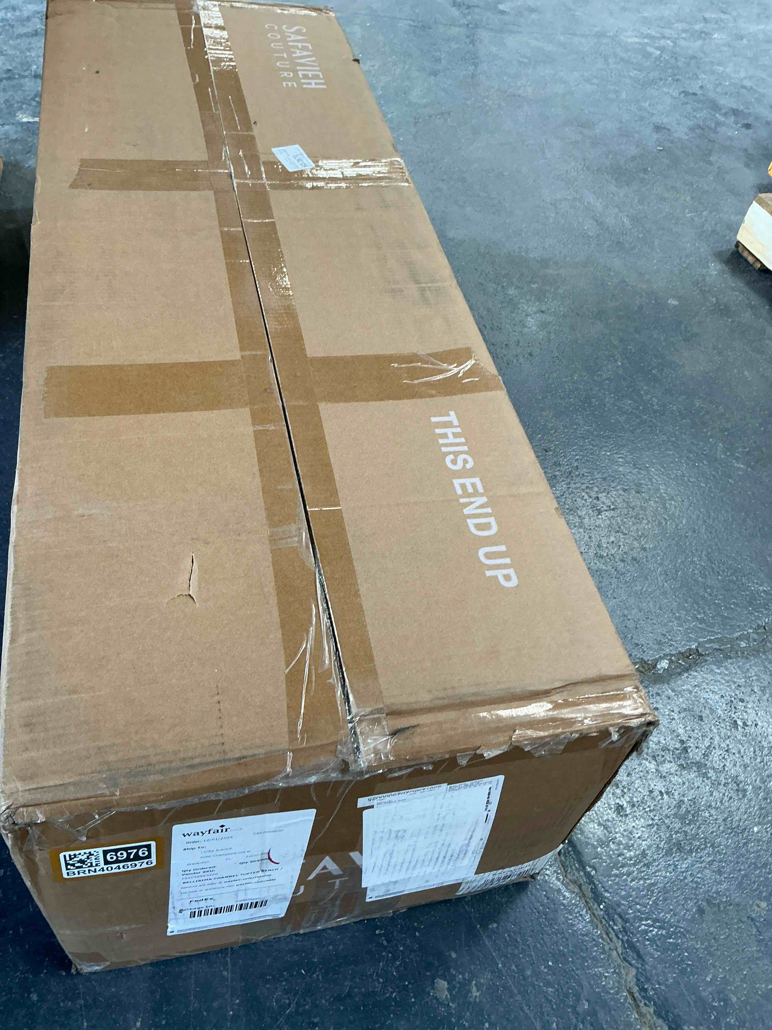 Condition photo showing Good Condition for Gliese Upholstered Bench