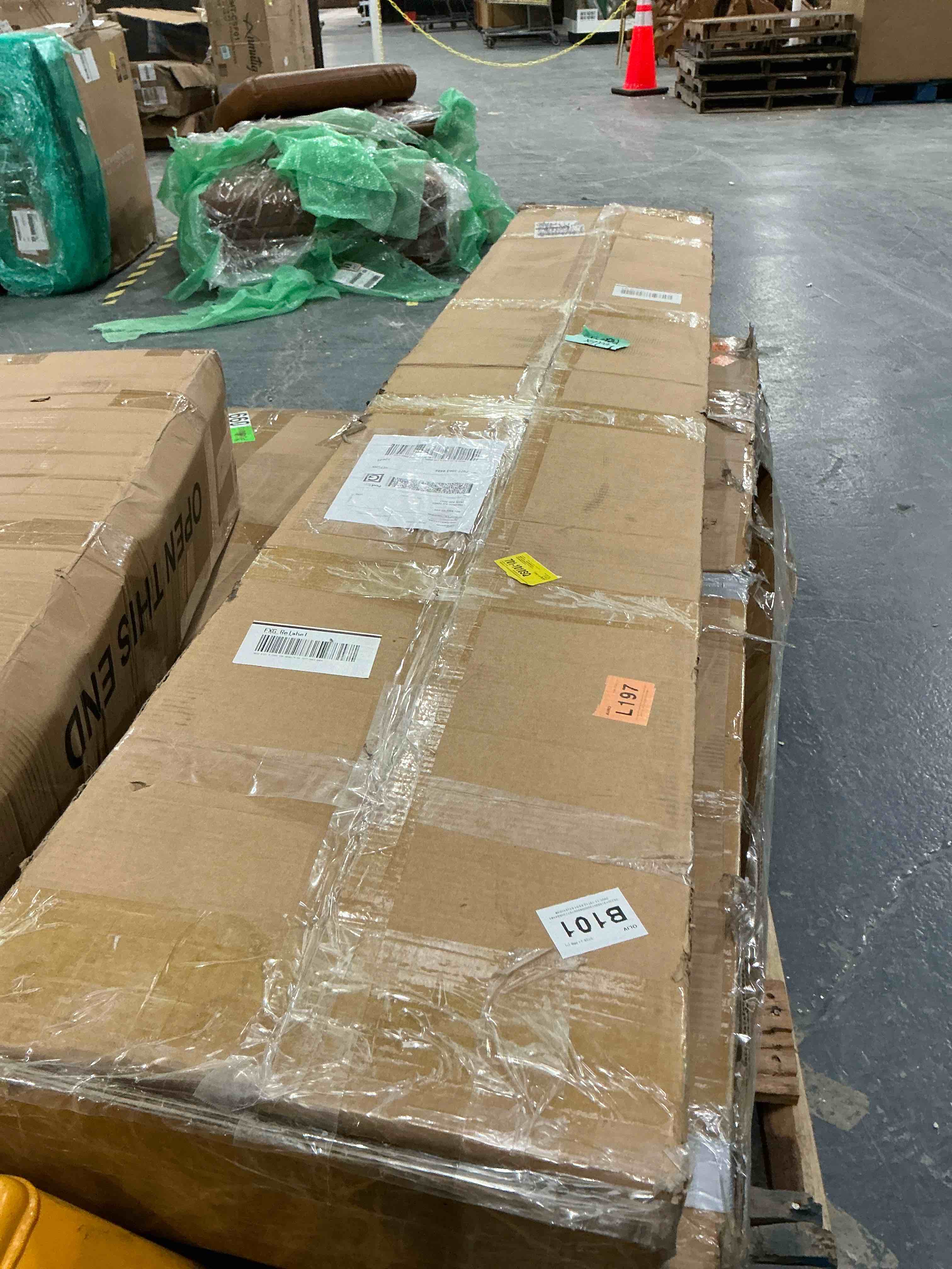 Condition photo showing Good Condition for S and Z Tophand barn door