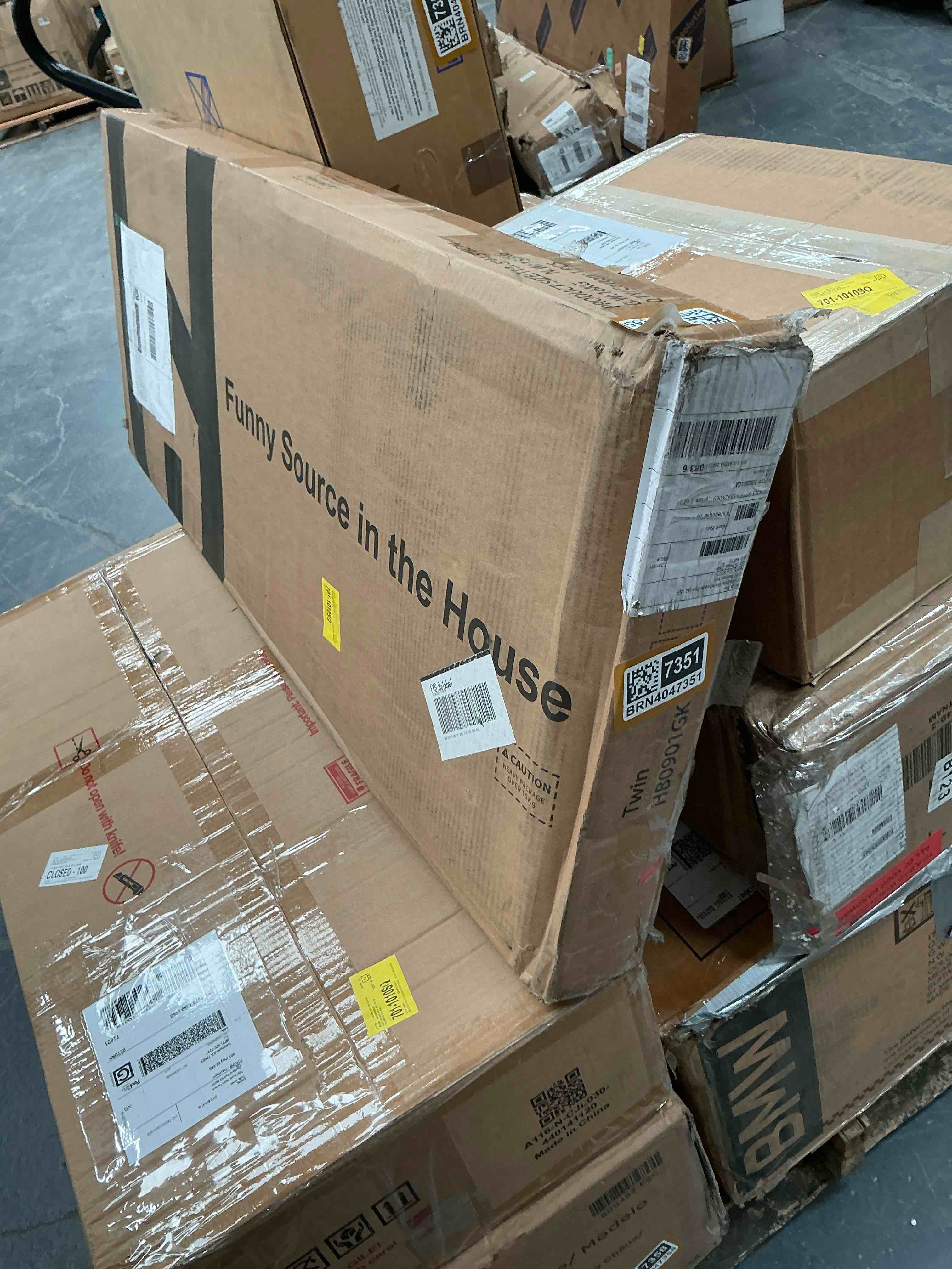  Twin Floating Bed with Storage Headboard, Modern Metal Platform Bed with LED \u0026 Charging Station, No Box Spring Needed