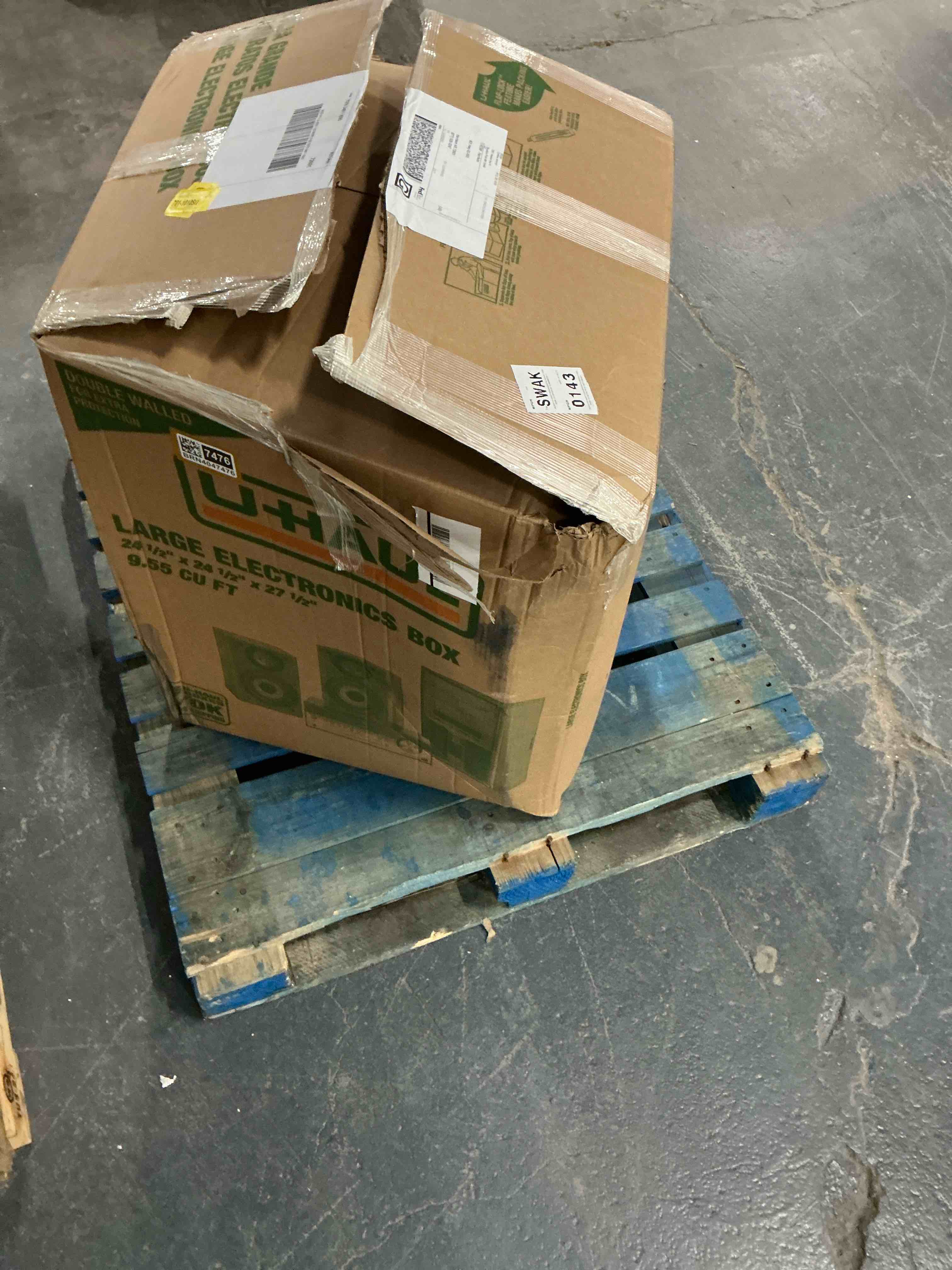 Condition photo showing Good Condition for (back only )Saneela 40" Wide Modern Breathable Leather Power Recliner with Durable Diamond Stitching \u0026 USB