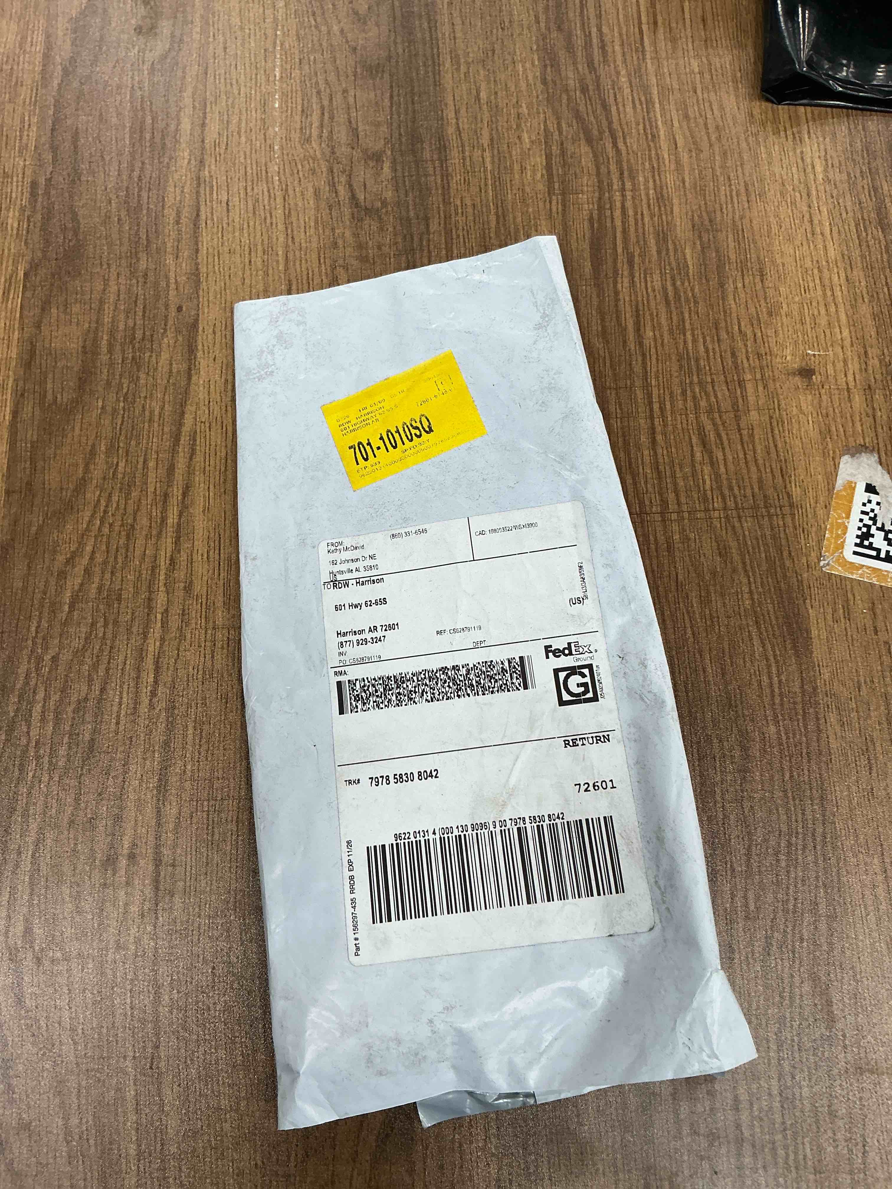 Condition photo showing Good Condition for 4" x 4" Floral Vinyl Peel and Stick Mosaic Tile