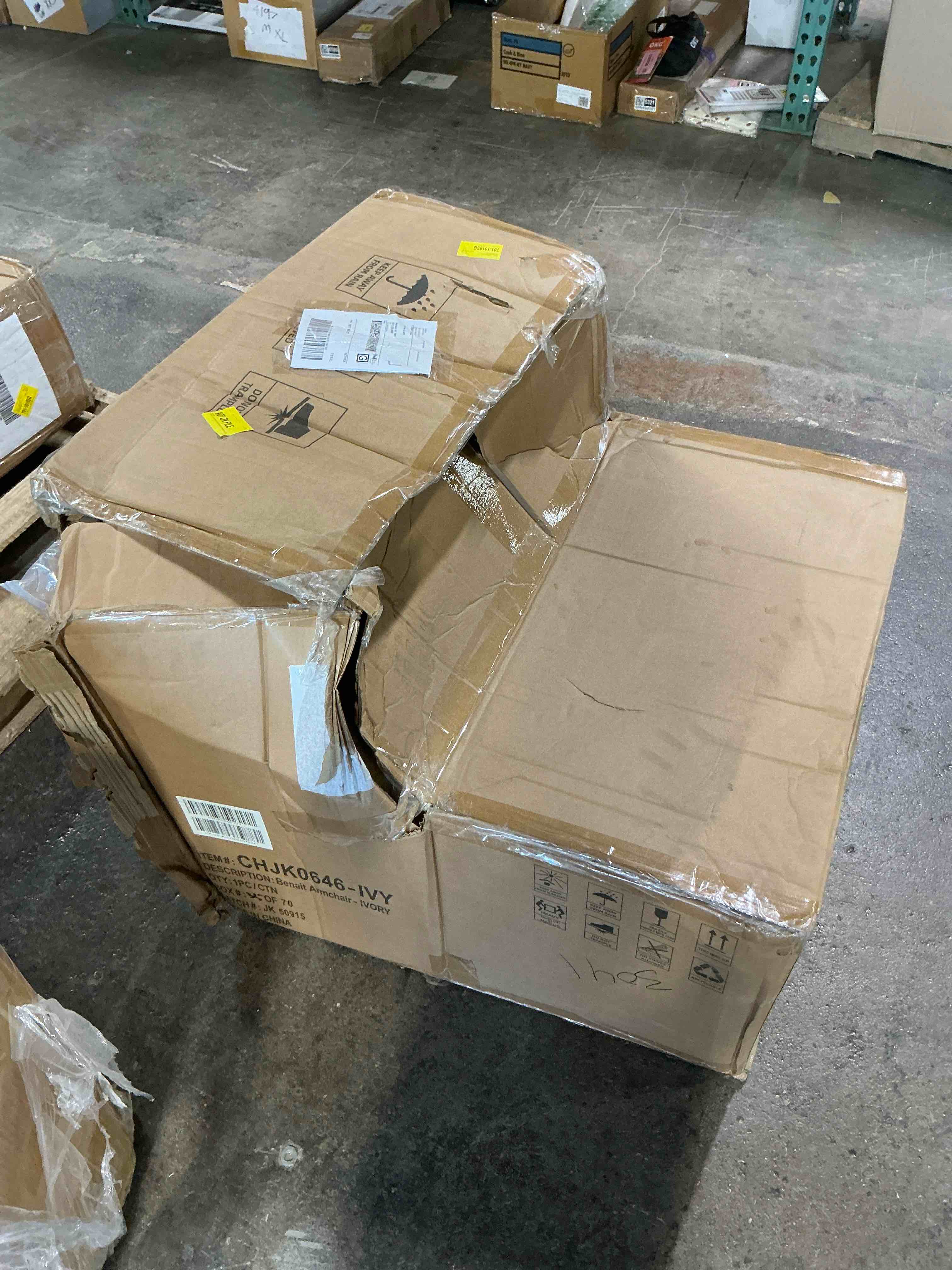 Condition photo showing Good Condition for Arshanti Armchair With Solid Wood Legs