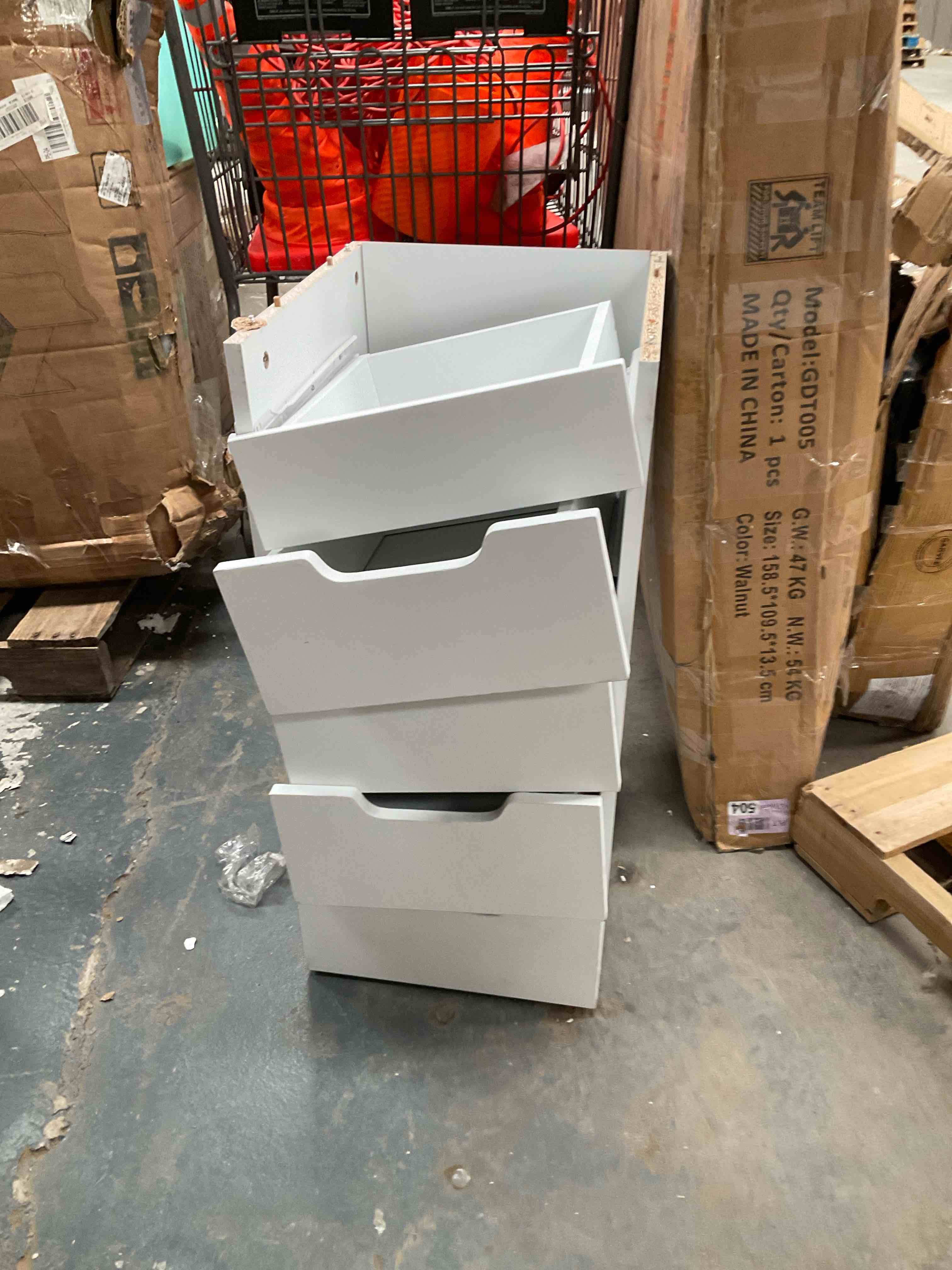 Drawers to a vanity five drawers