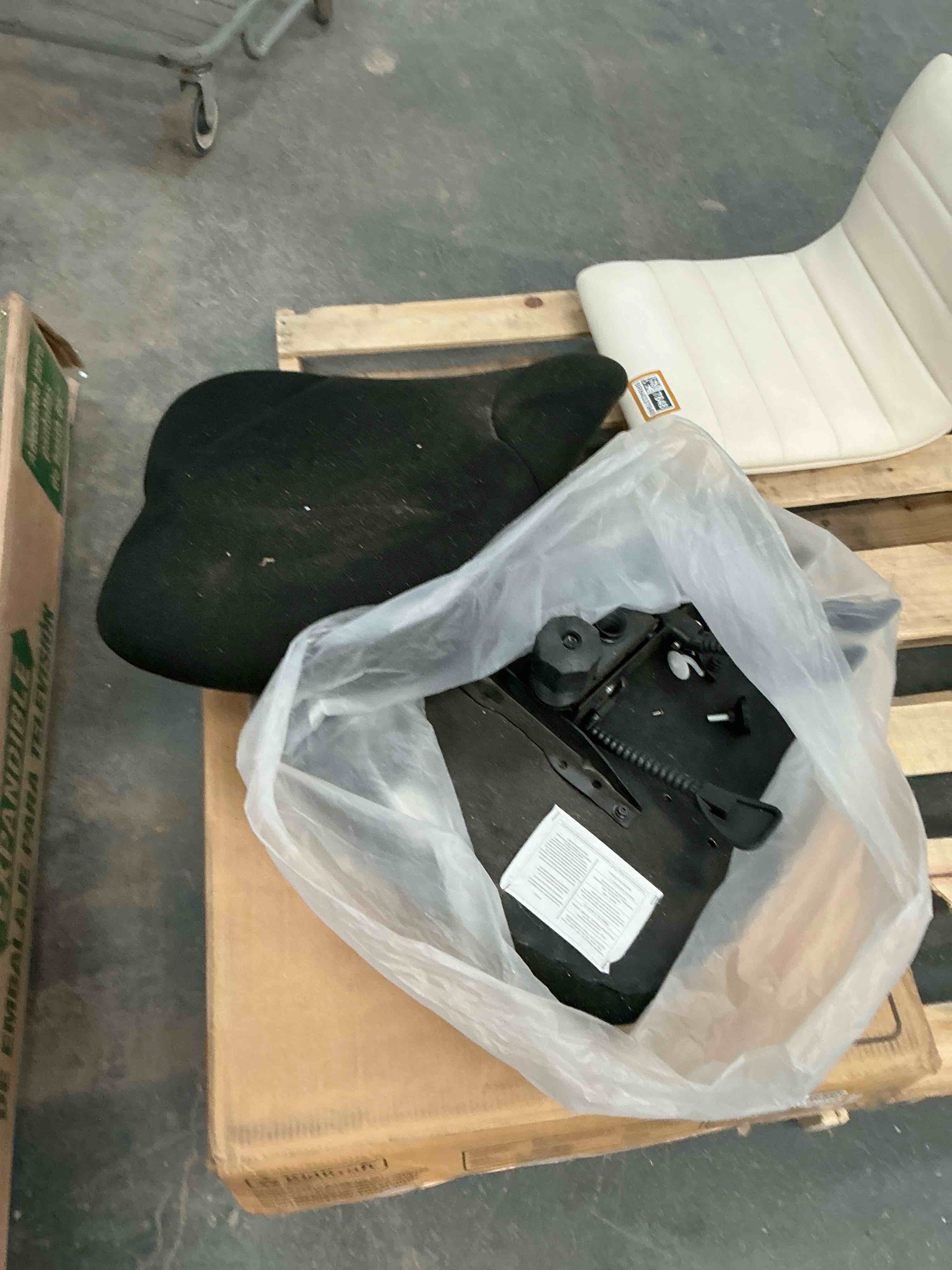 Condition photo showing Good Condition for black office chair(unsure if all parts are there)