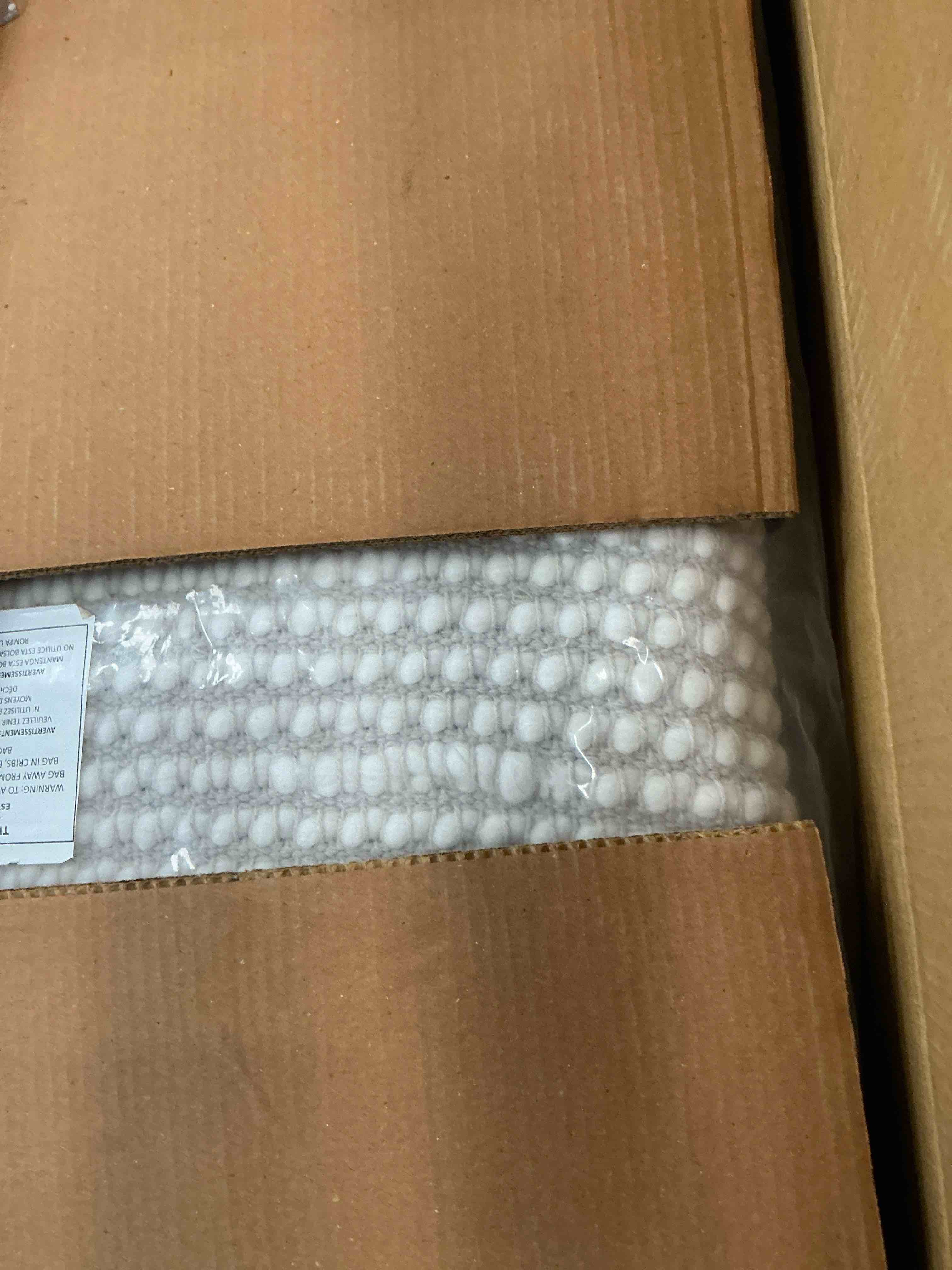 Condition photo showing Good Condition for S & L Homes Wool Cotton Hand Woven Chunky Knit Popcorn Rug - Ivory Contemporary Area Rug for Living Room Bedroom (8' x 10' - Ivory)