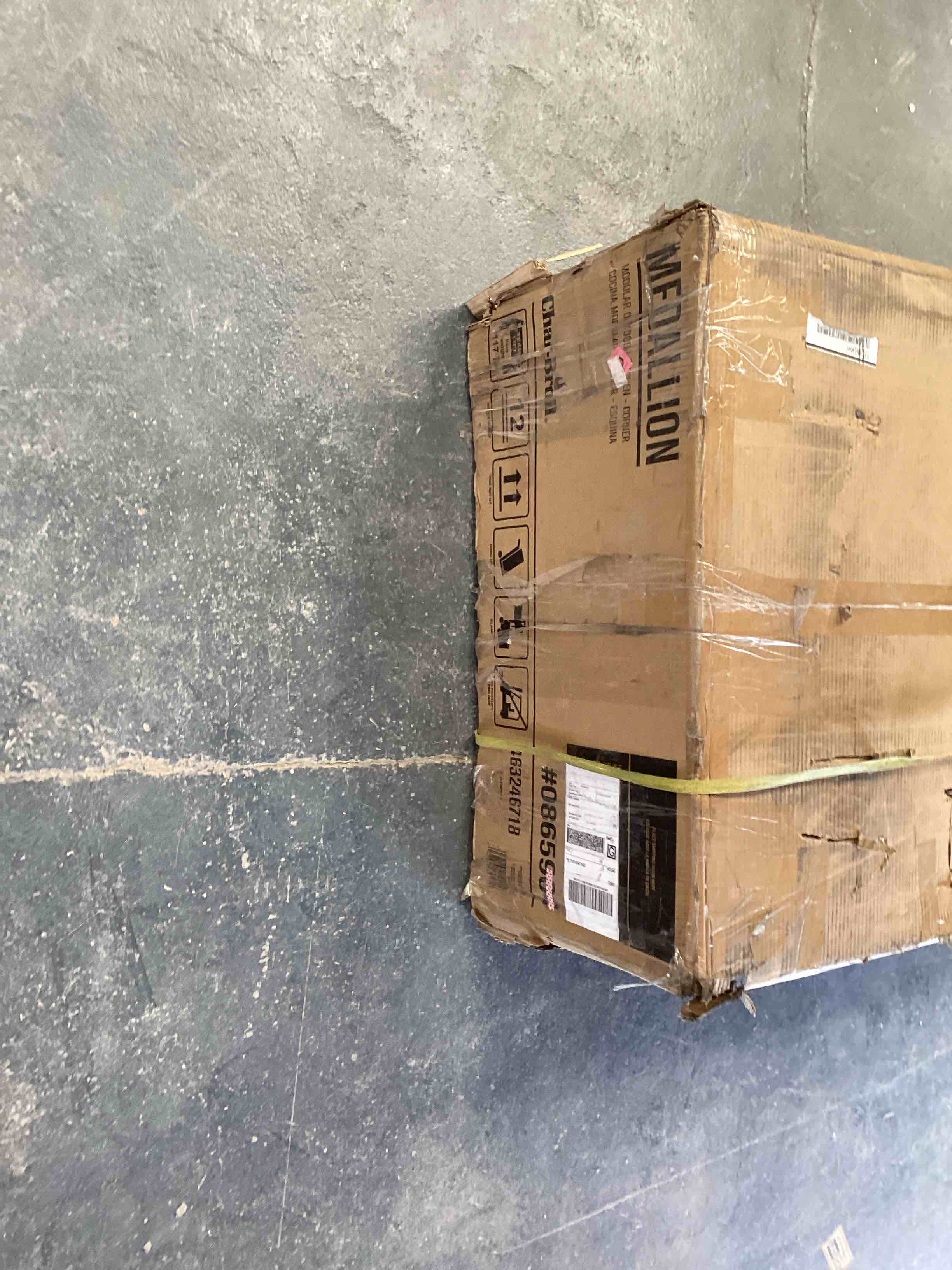 Condition photo showing Good Condition for medallion modular outdoor kitchen-corner