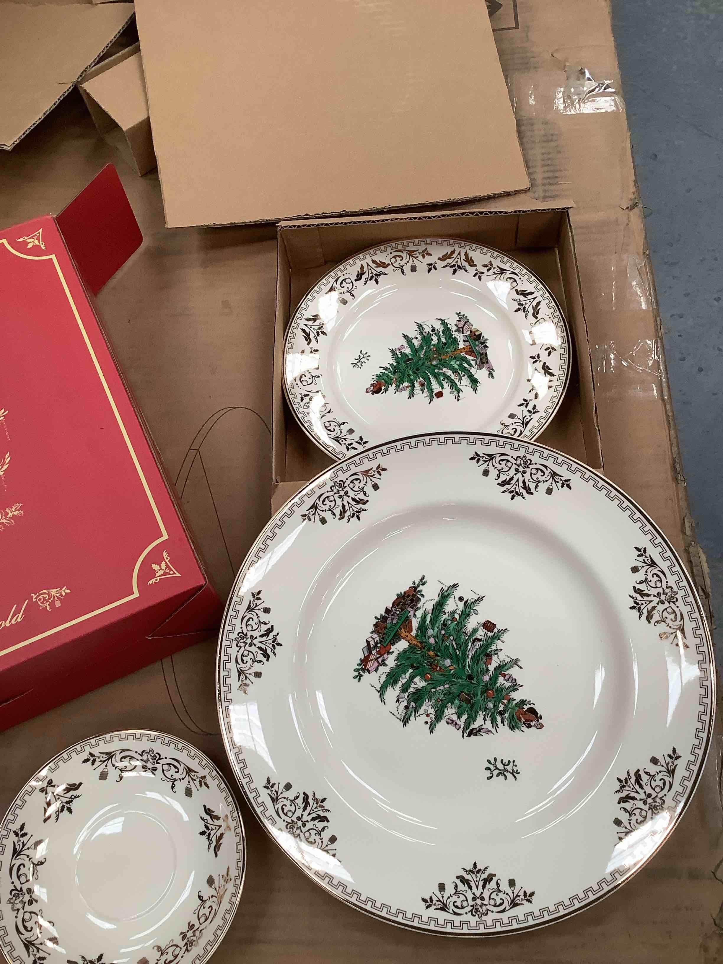 christmas tree gold 4 piece pl. setting. incomplete no cup.