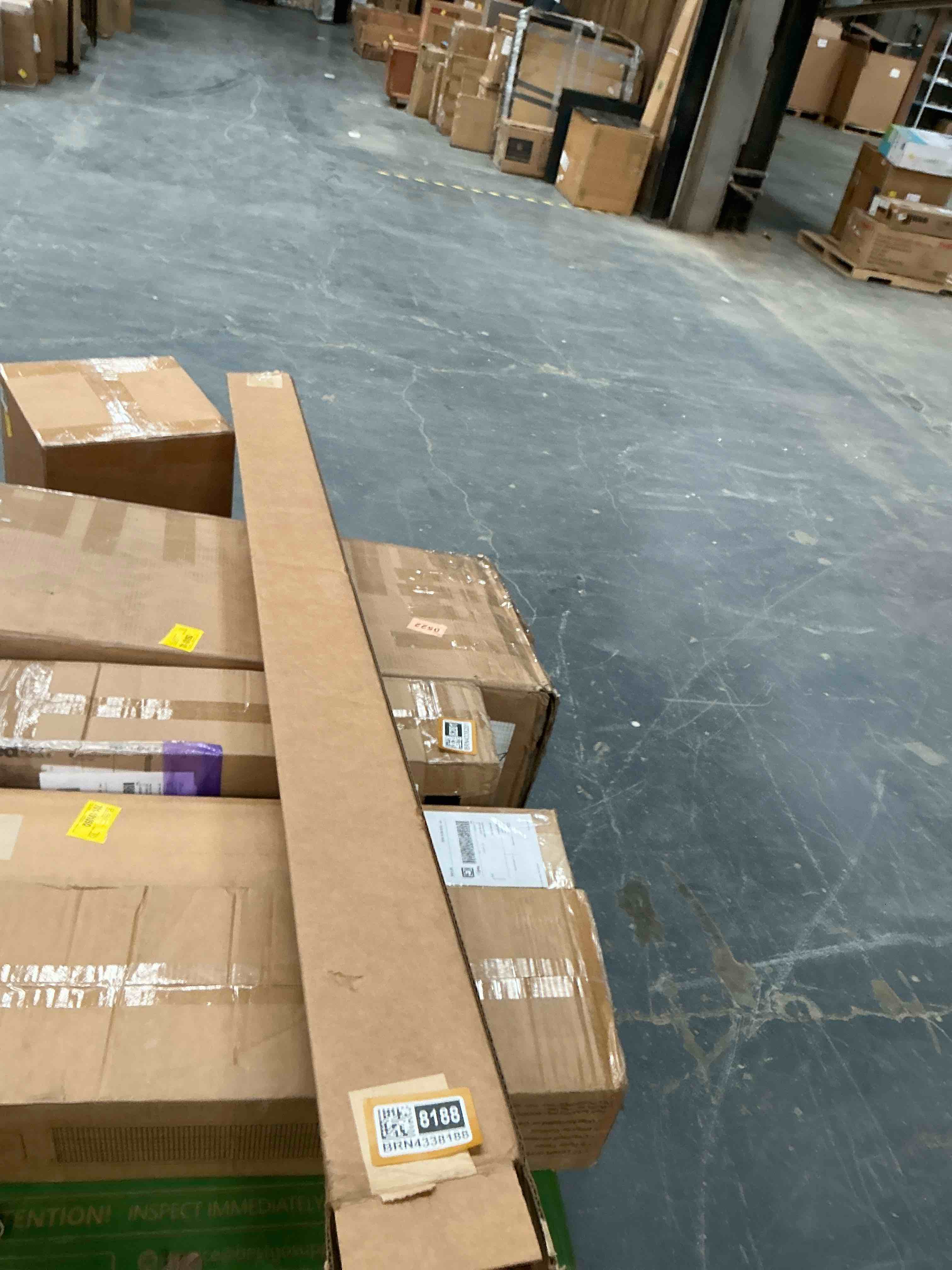 Condition photo showing Good Condition for DOOR TRACKS