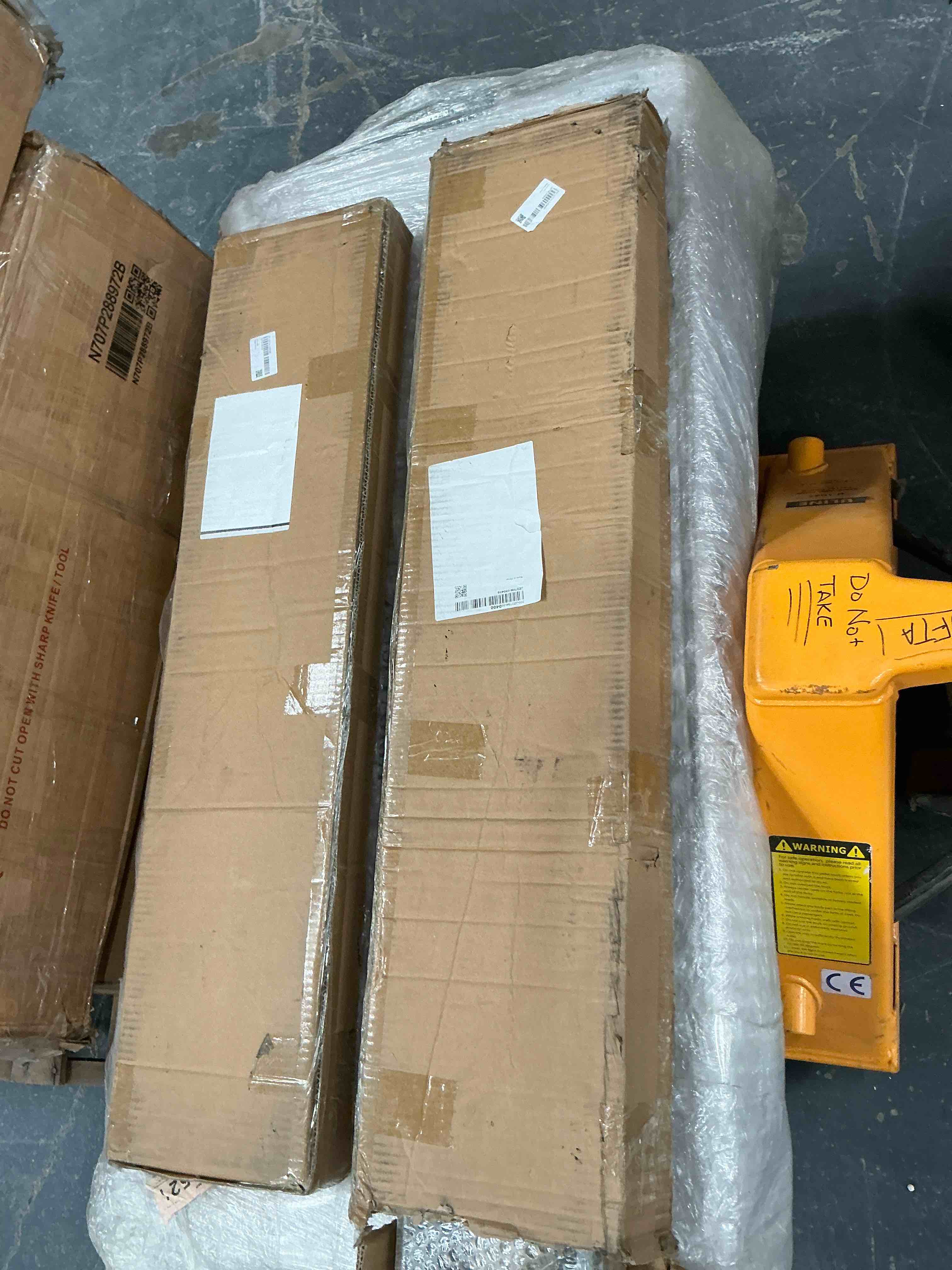 Condition photo showing Good Condition for BLACK TOWEL RACK