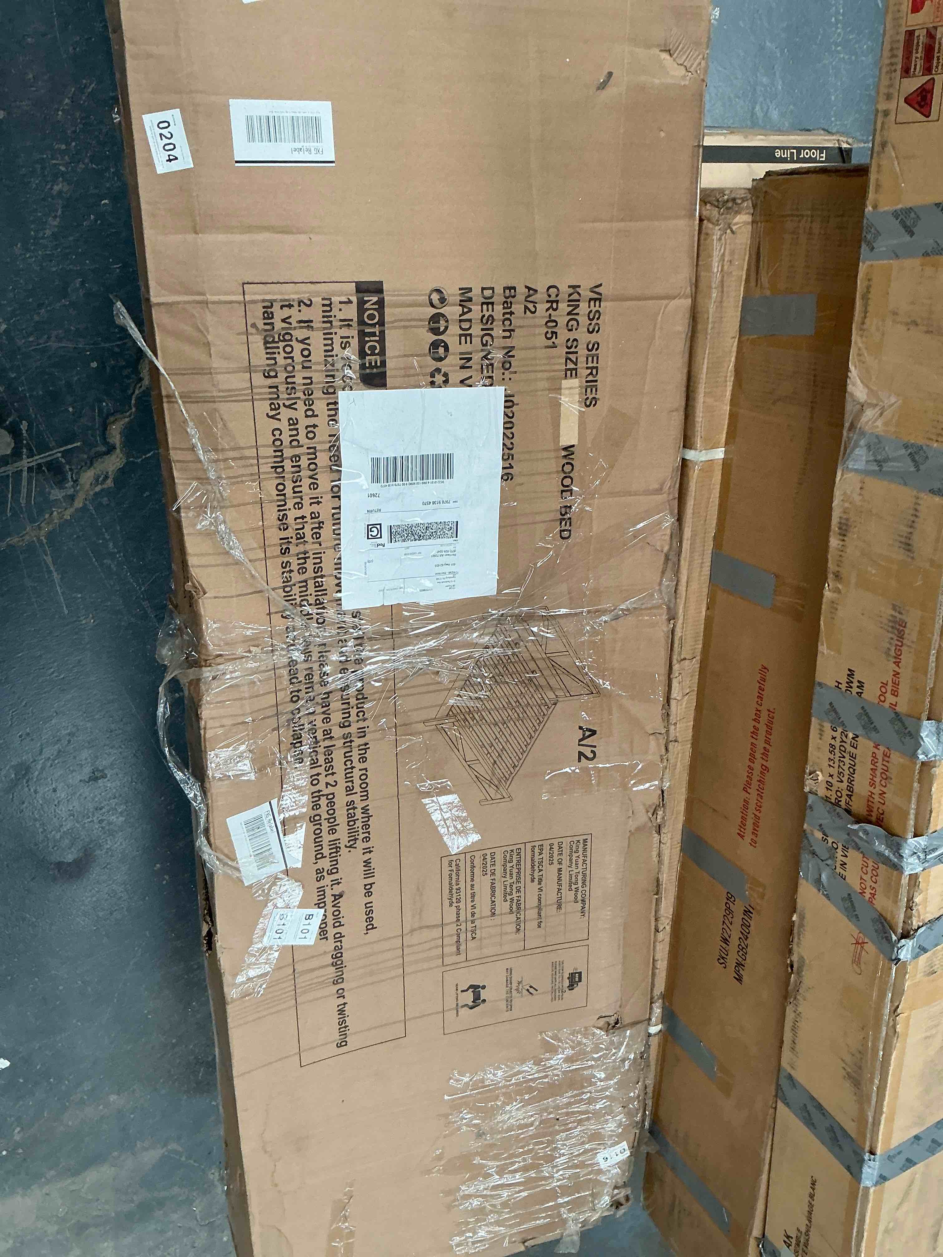 Condition photo showing Good Condition for KING SIZE WOOD BED(only one box)