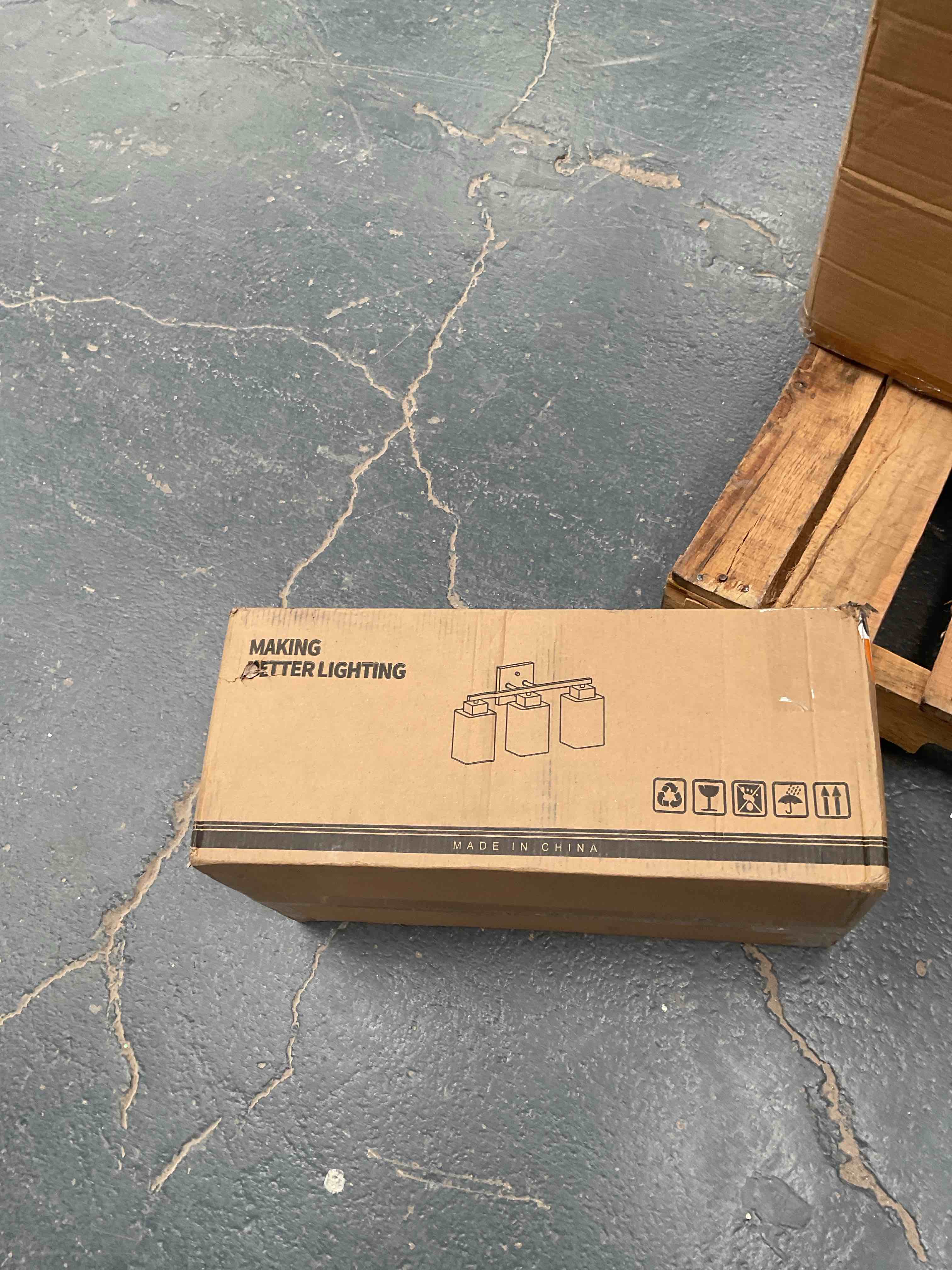 Condition photo showing Good Condition for Hartshorn Vanity Light