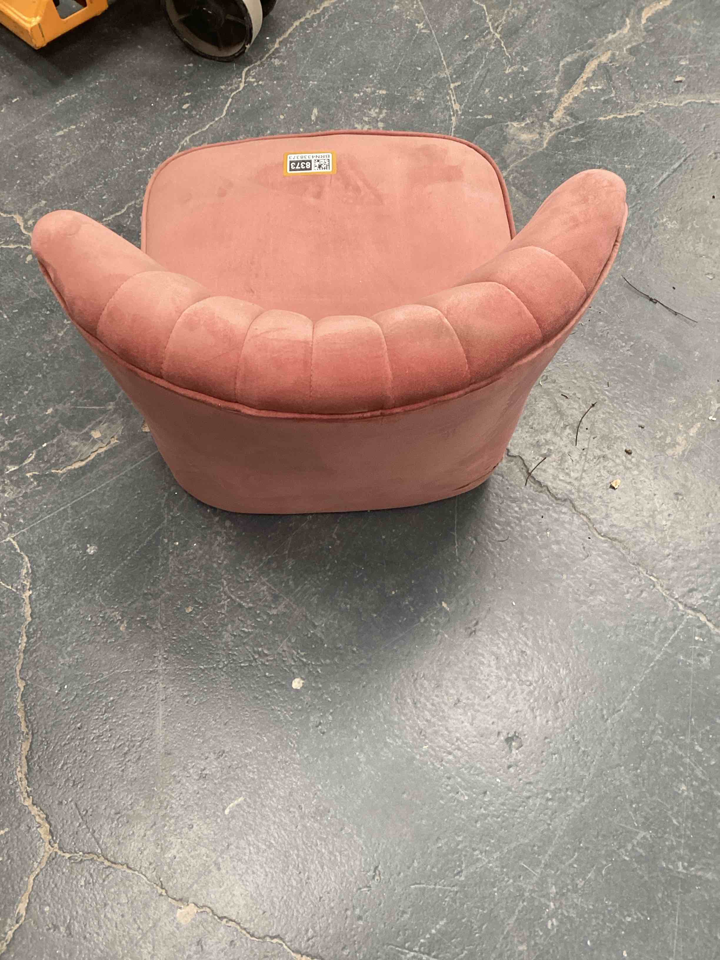 Condition photo showing Good Condition for ( incomplete, no legs)  pink rose chair