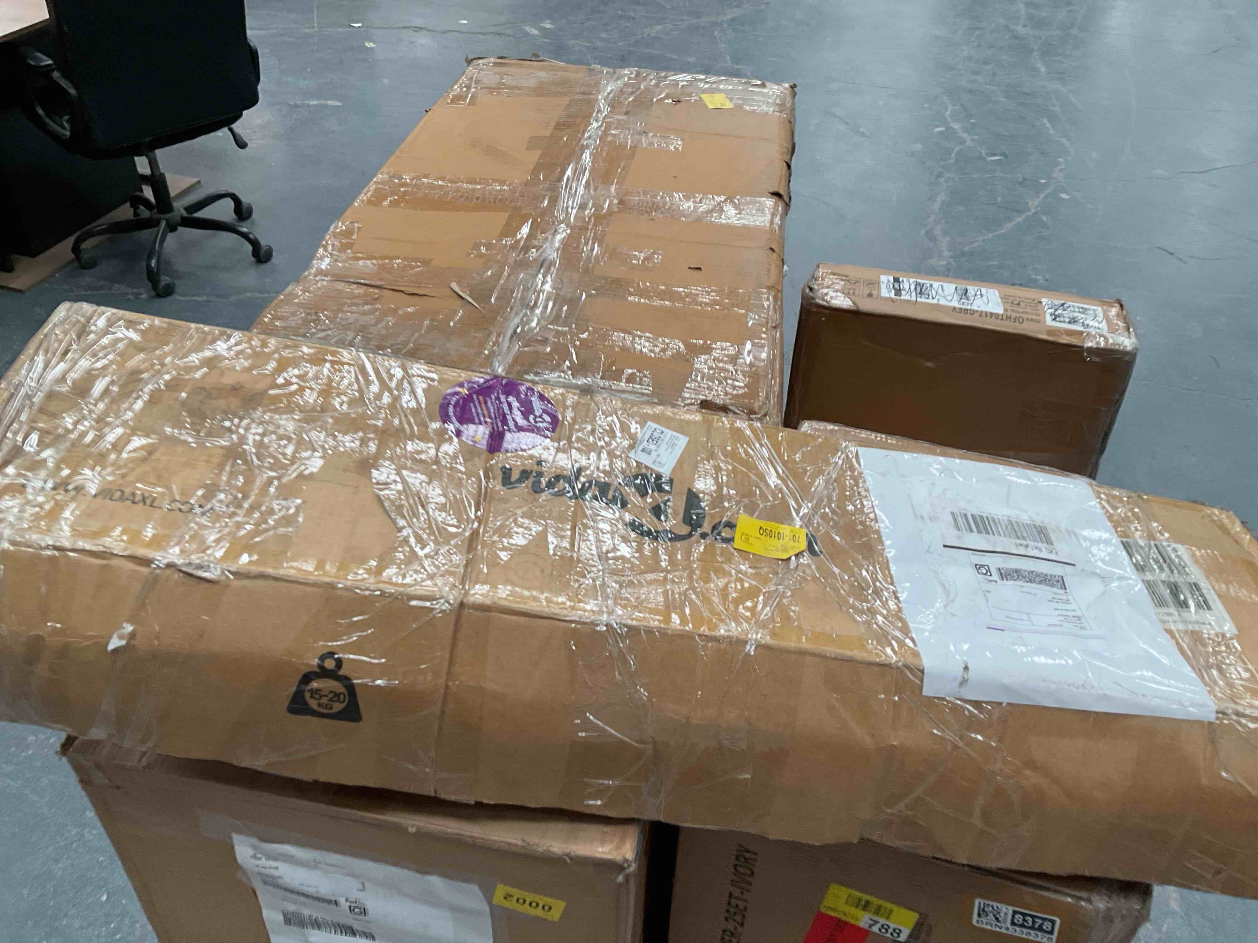 Condition photo showing Good Condition for Vidaxl Dog Cage Grey Galvanized Steel 39.4 X 6.6 X 6.6 Ft Durable (MAY NOT BE COMPLETE)