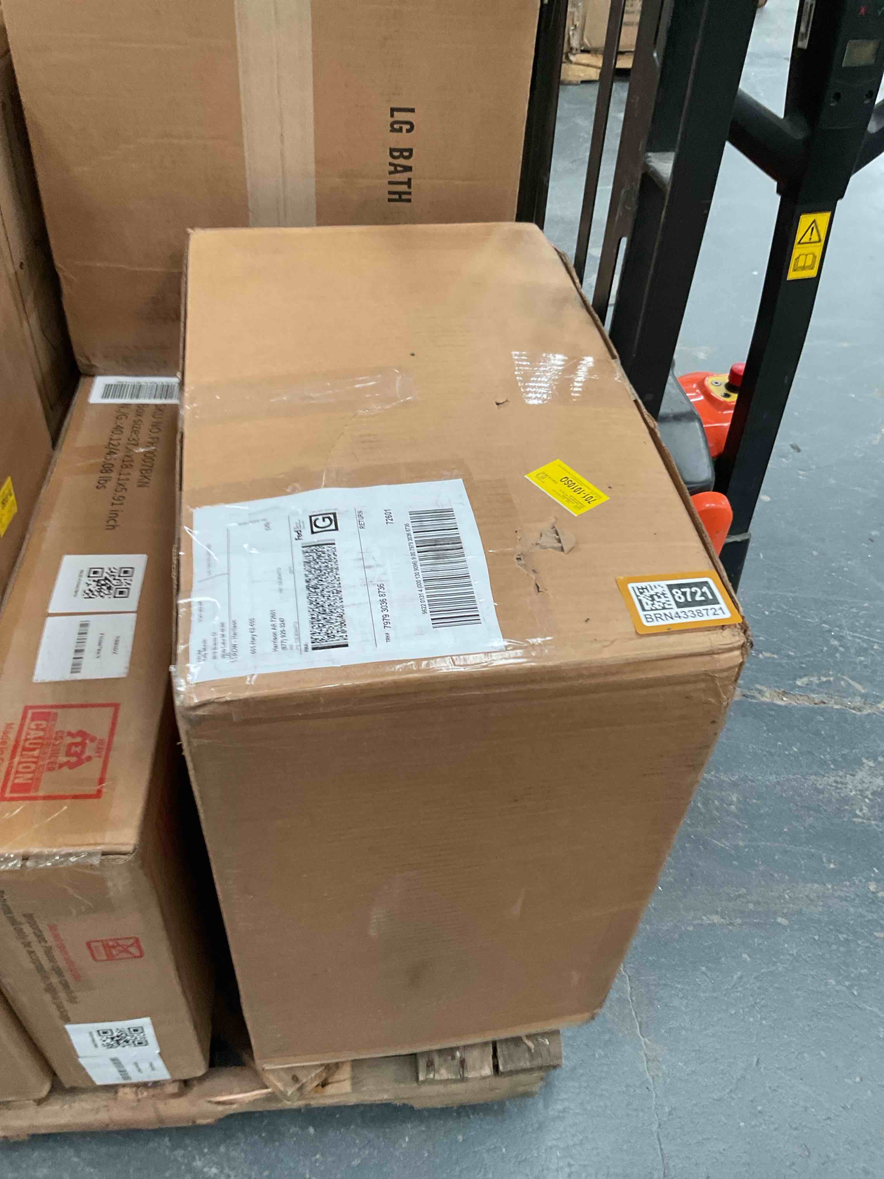 Condition photo showing Good Condition for Gaynell 27.38" Tall White Vitreous China Rectangular Pedestal Bathroom Sink with Overflow